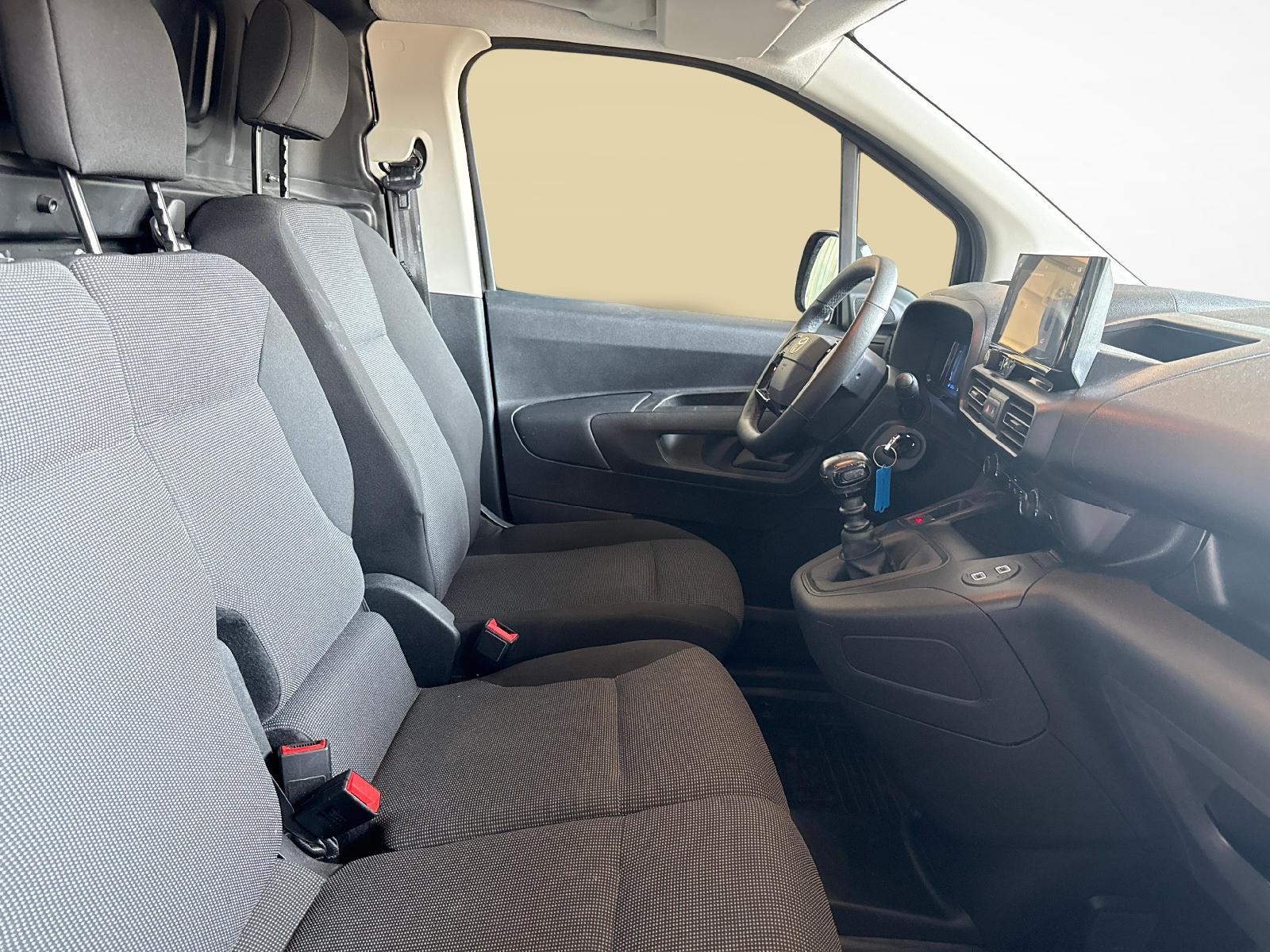 TOYOTA PROACE CITY Van L1 1.2 Advanced-image-8