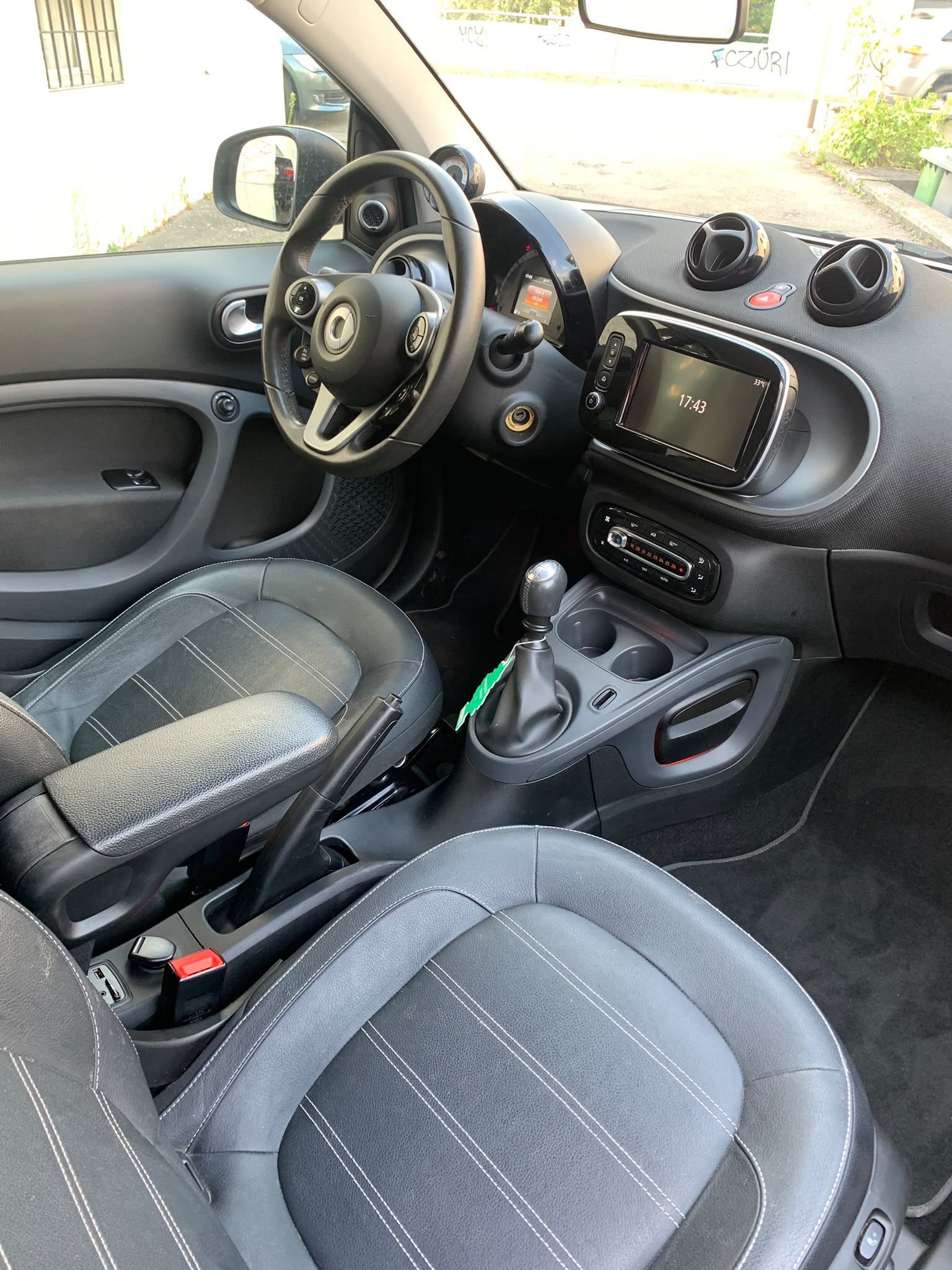 SMART fortwo Grey&Black Edition-image-8