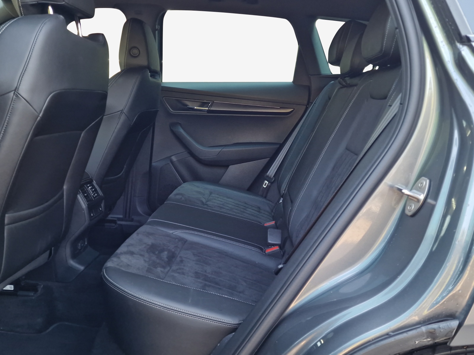 SKODA Karoq 2.0 TSI SportLine 4x4 DSG-image-11