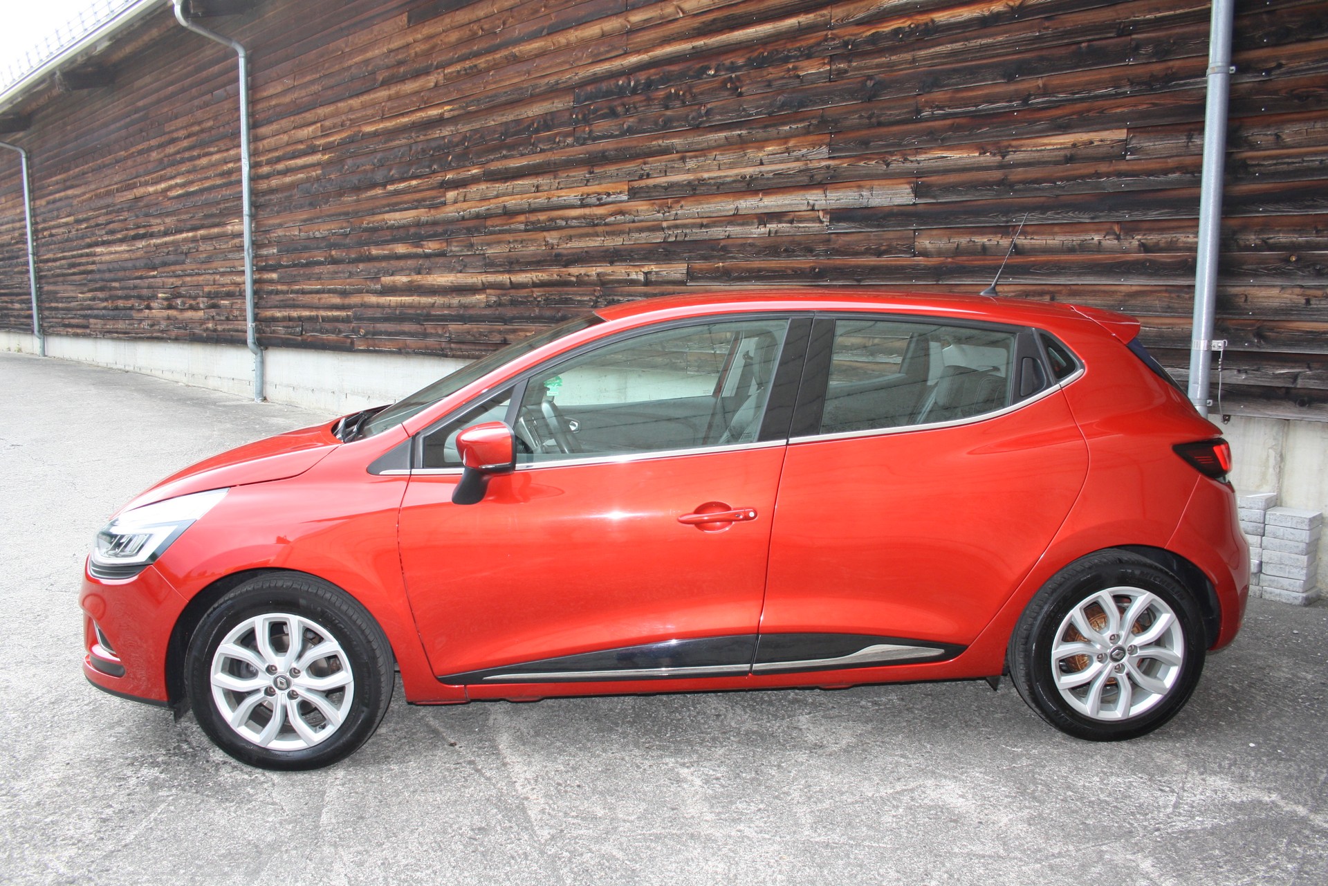 RENAULT Clio 1.2 16V T Intens-image-3