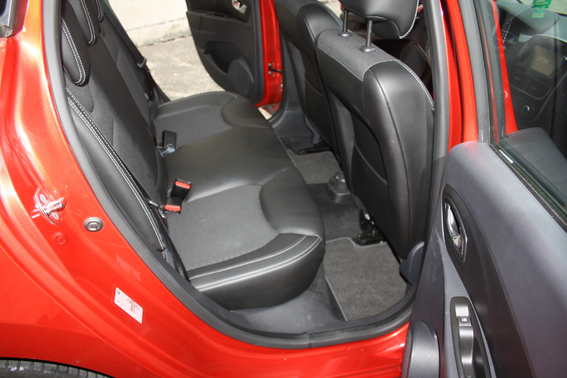 RENAULT Clio 1.2 16V T Intens-image-13