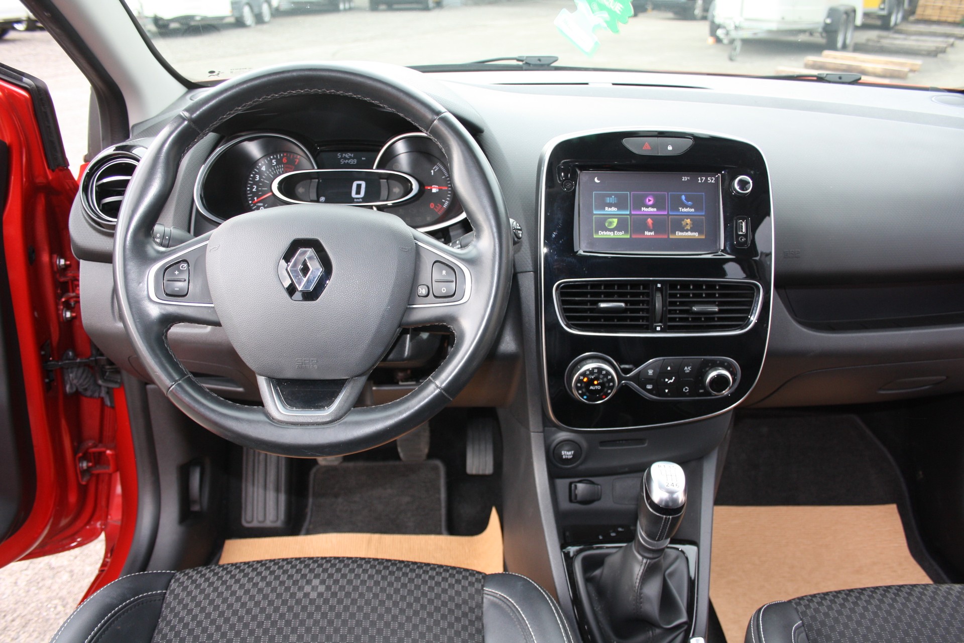 RENAULT Clio 1.2 16V T Intens-image-9