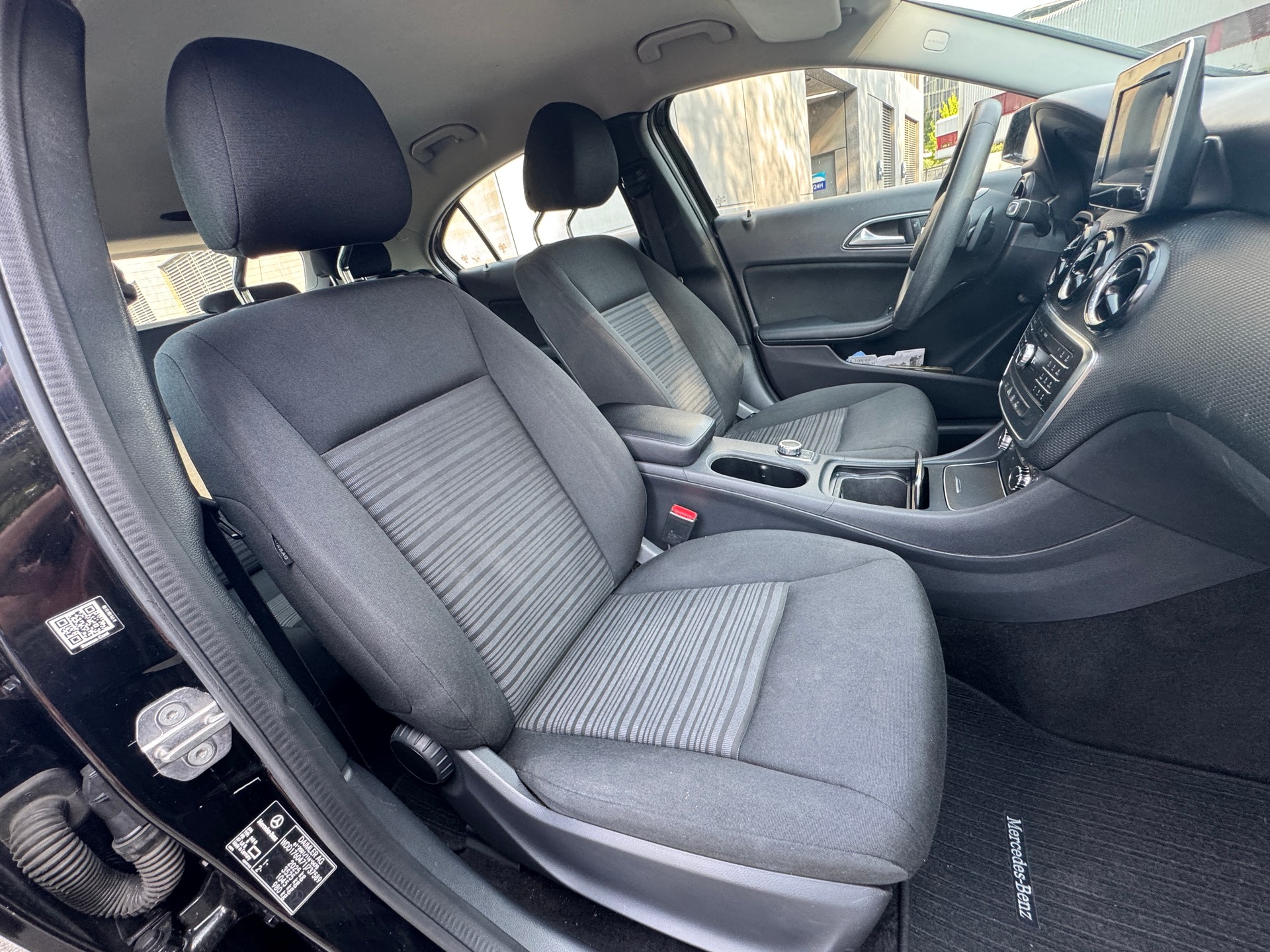 MERCEDES-BENZ A 220 4Matic 7G-DCT-image-7