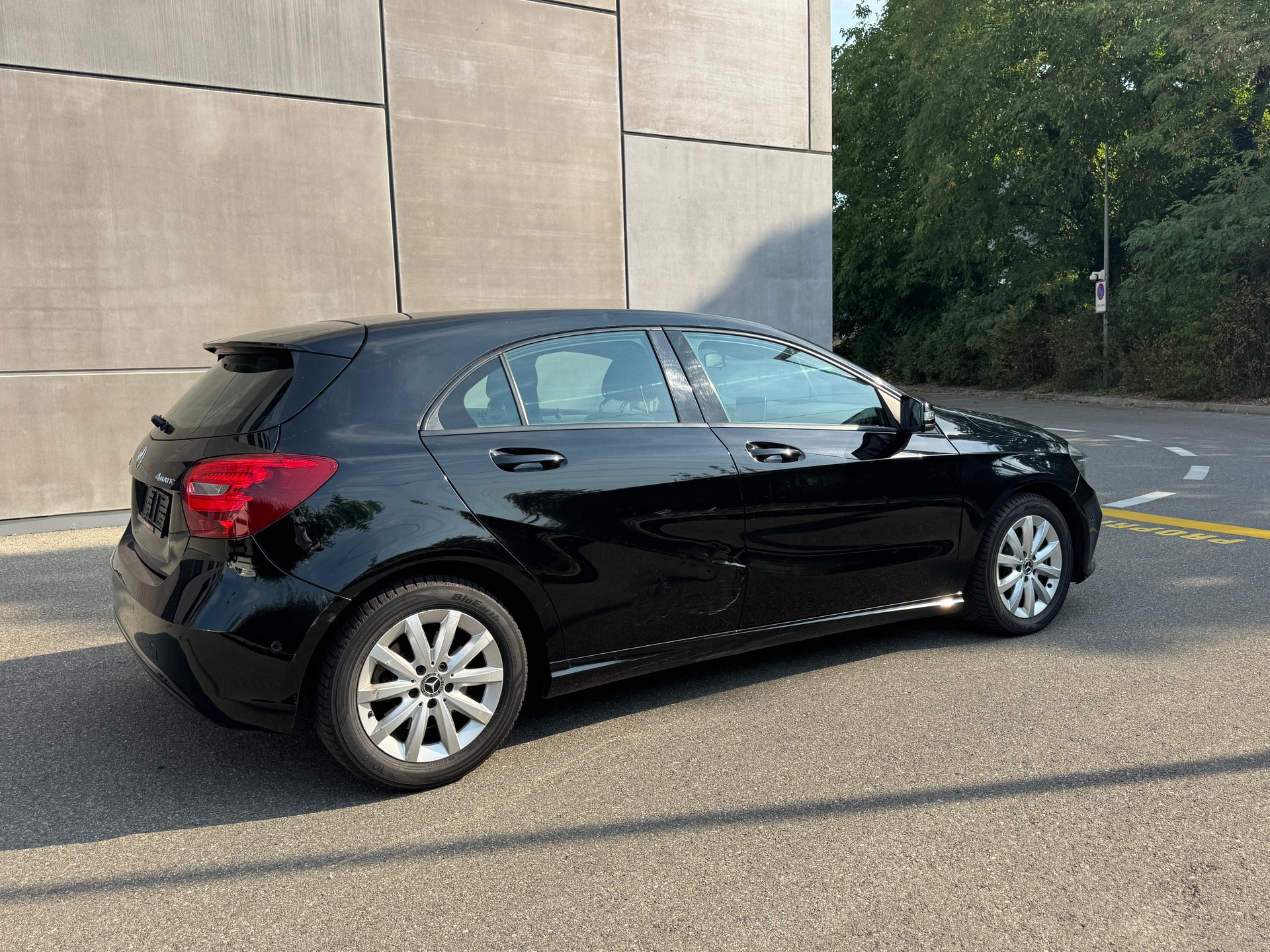 MERCEDES-BENZ A 220 4Matic 7G-DCT-image-5