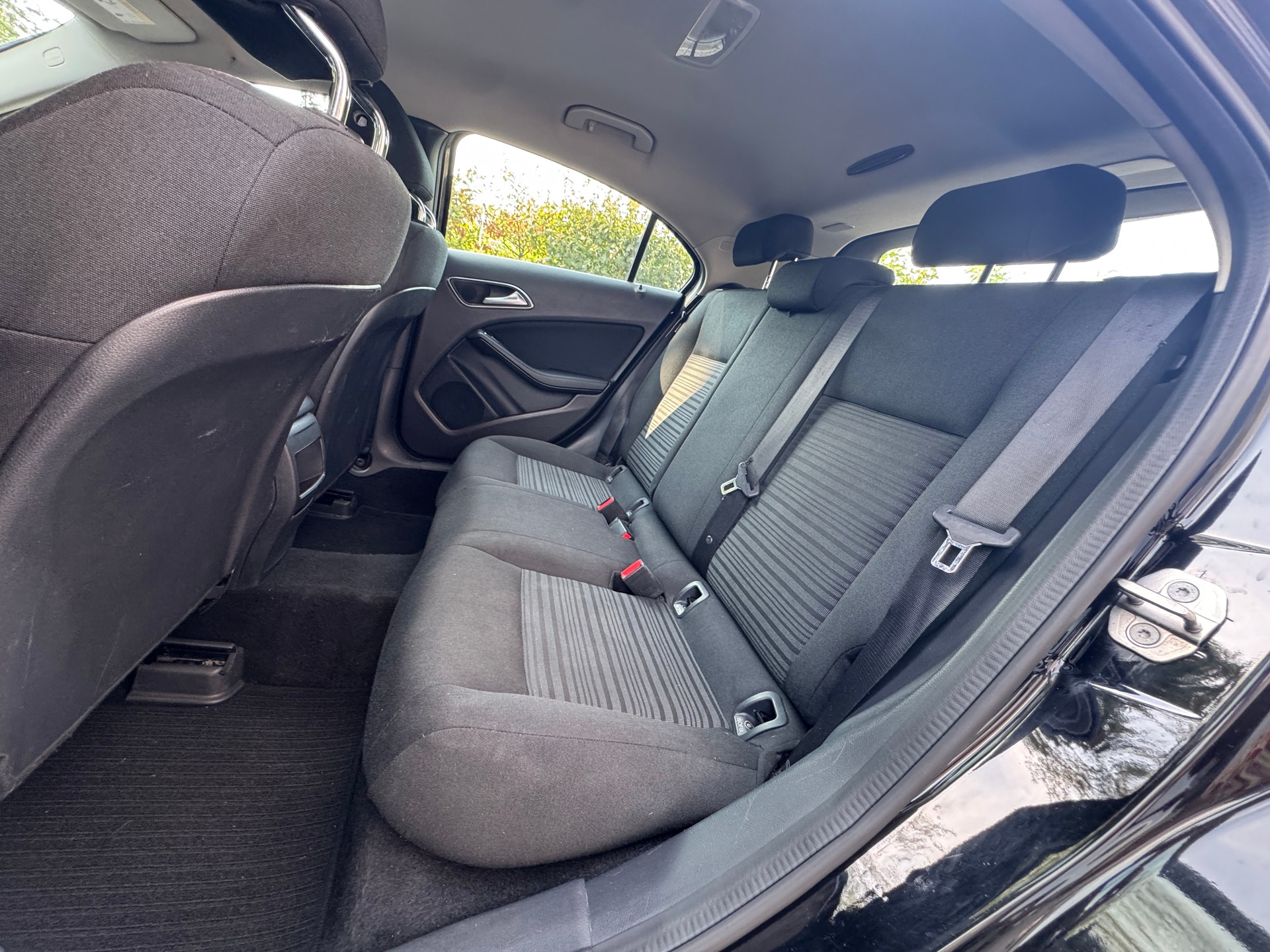 MERCEDES-BENZ A 220 4Matic 7G-DCT-image-8