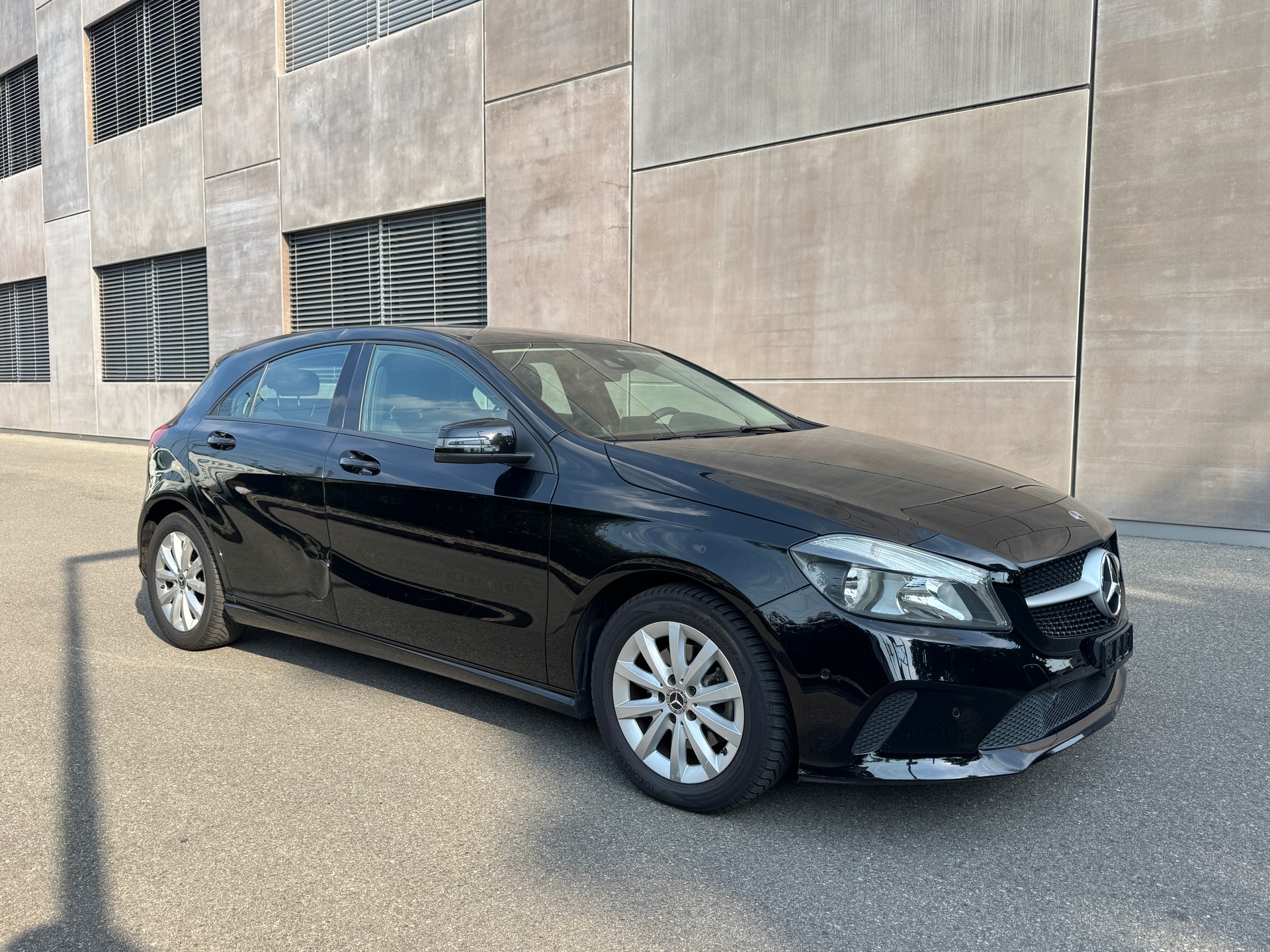 MERCEDES-BENZ A 220 4Matic 7G-DCT-image-1
