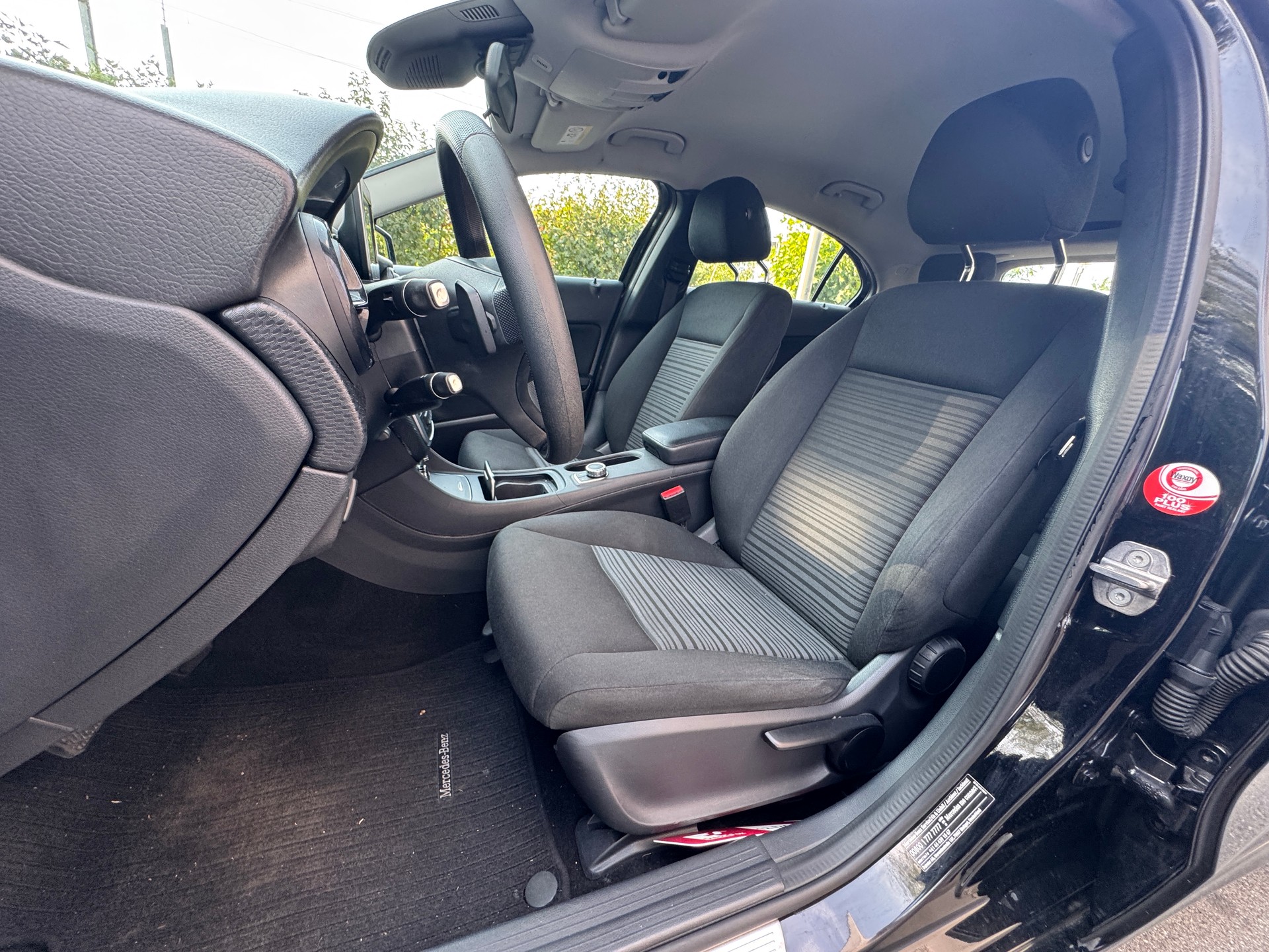 MERCEDES-BENZ A 220 4Matic 7G-DCT-image-6
