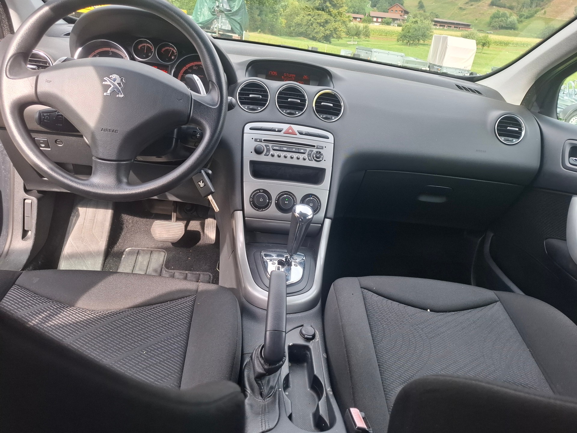 PEUGEOT 308 SW 1.6 HDI Active EGS6-image-4