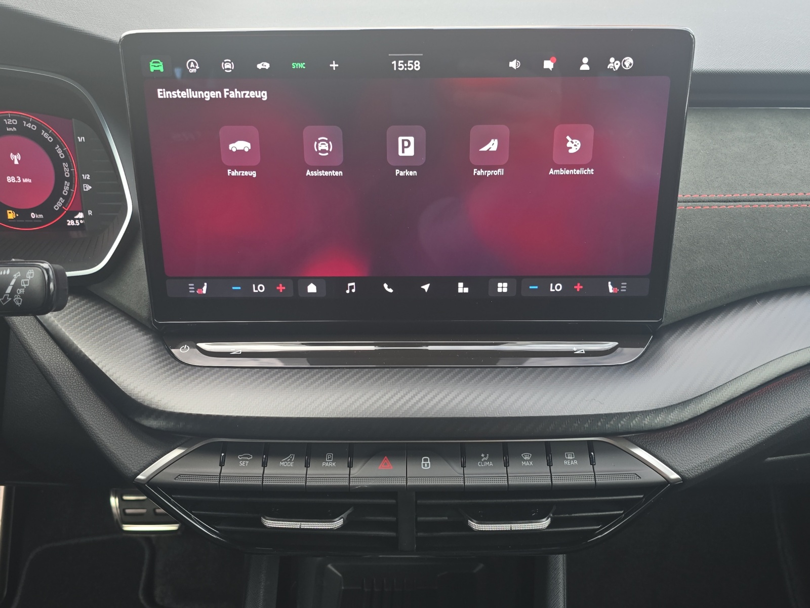 SKODA Octavia Combi 2.0 TSI DSG RS 30 Years Edition-image-10