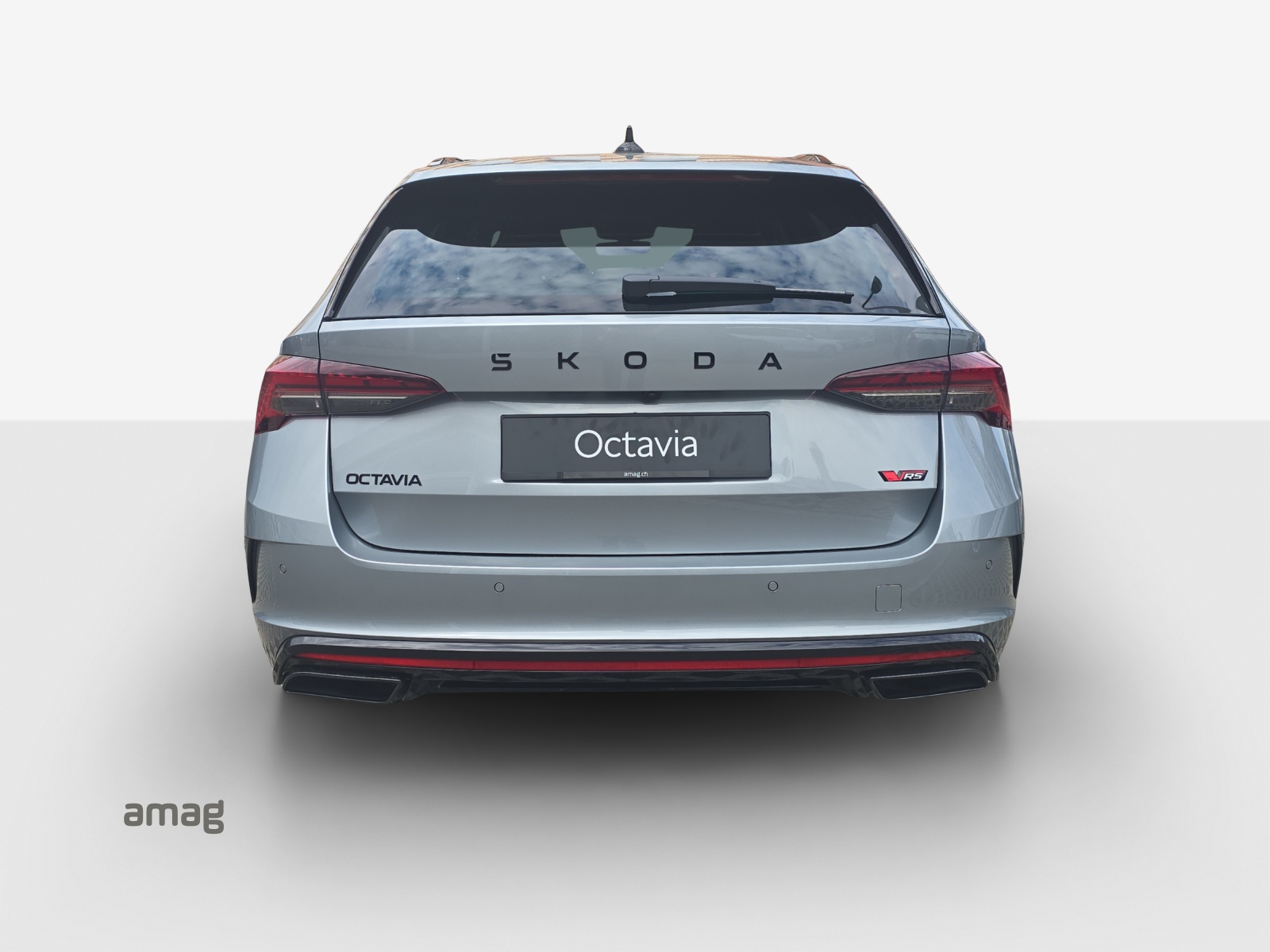 SKODA Octavia Combi 2.0 TSI DSG RS 30 Years Edition-image-3
