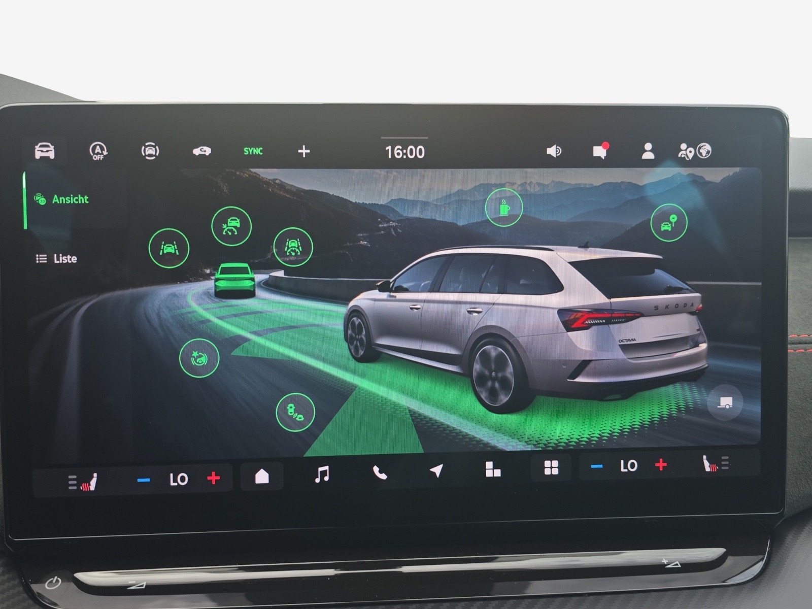 SKODA Octavia Combi 2.0 TSI DSG RS 30 Years Edition-image-15