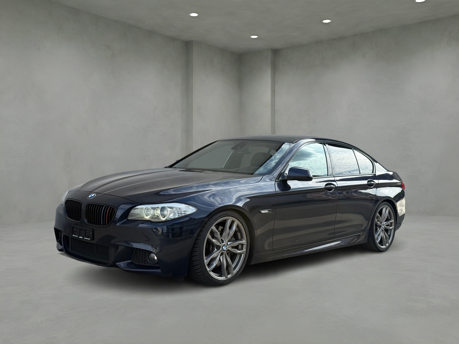 BMW 550i xDrive Steptronic-image-0