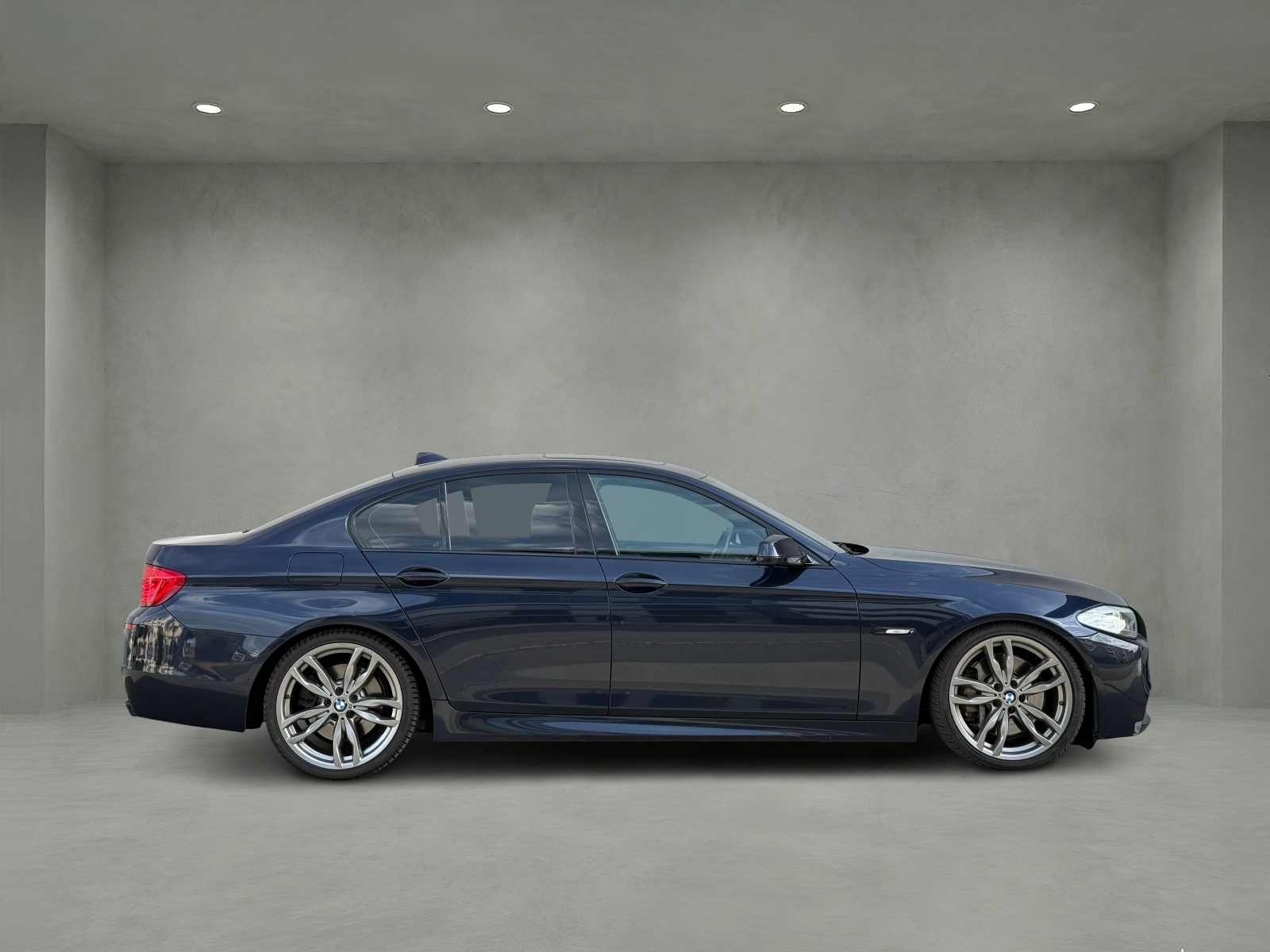 BMW 550i xDrive Steptronic-image-5