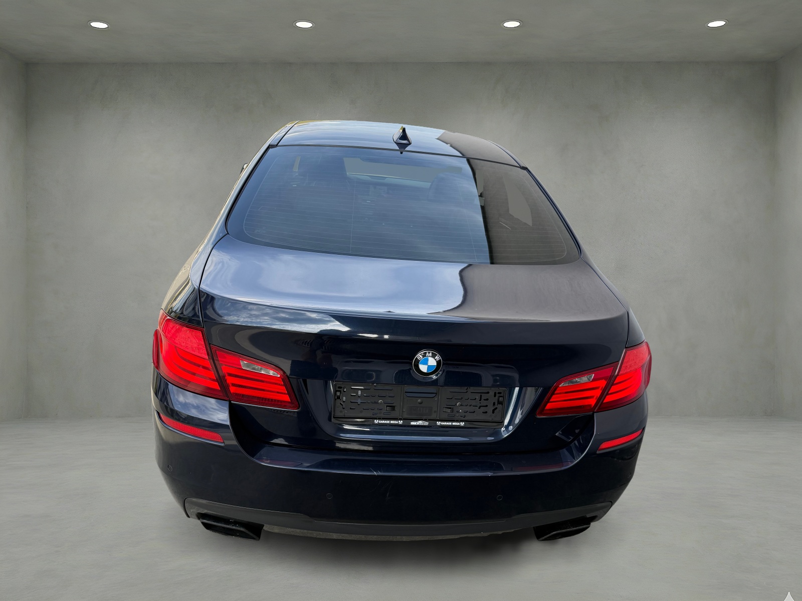 BMW 550i xDrive Steptronic-image-4