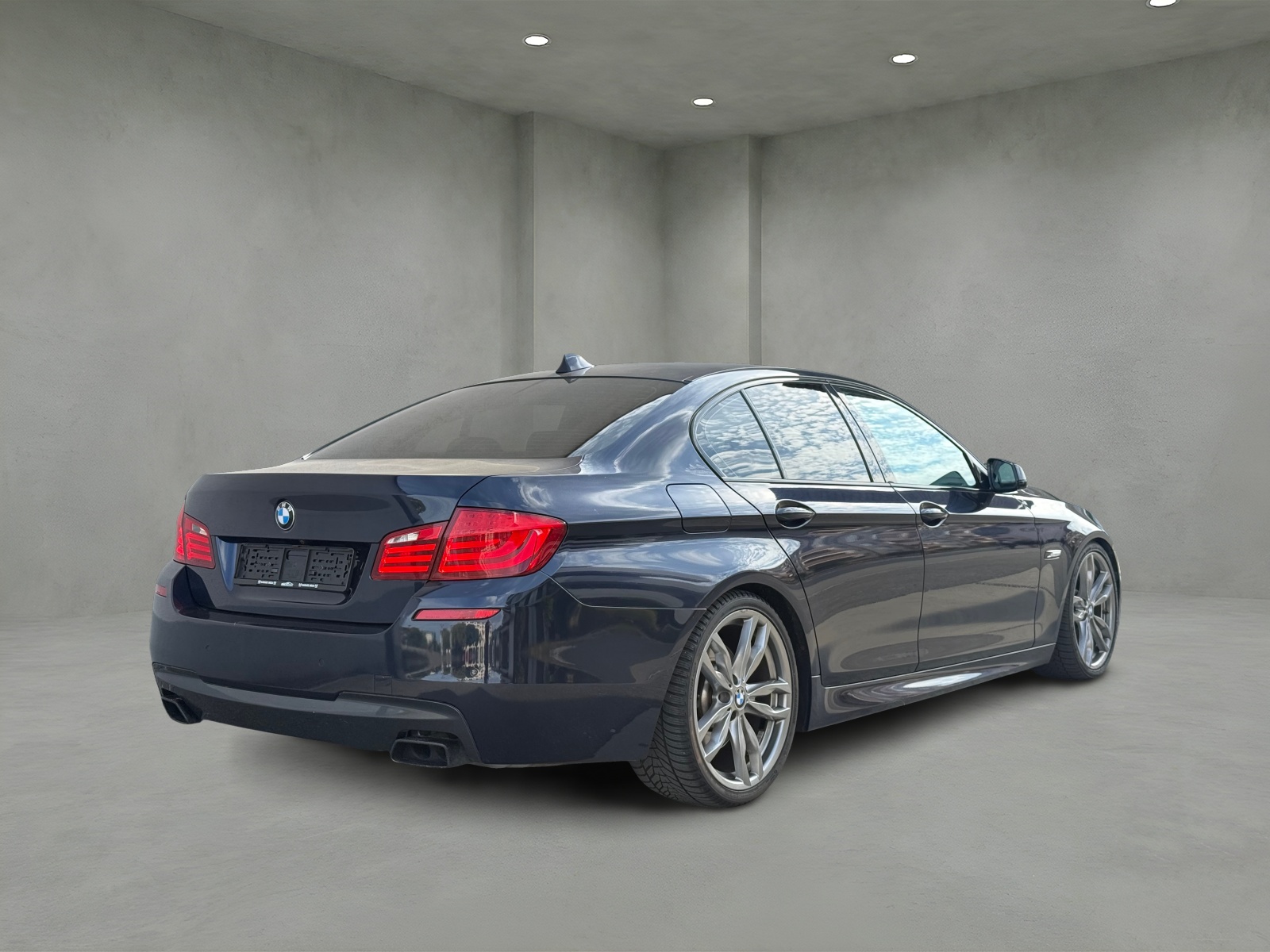 BMW 550i xDrive Steptronic-image-7