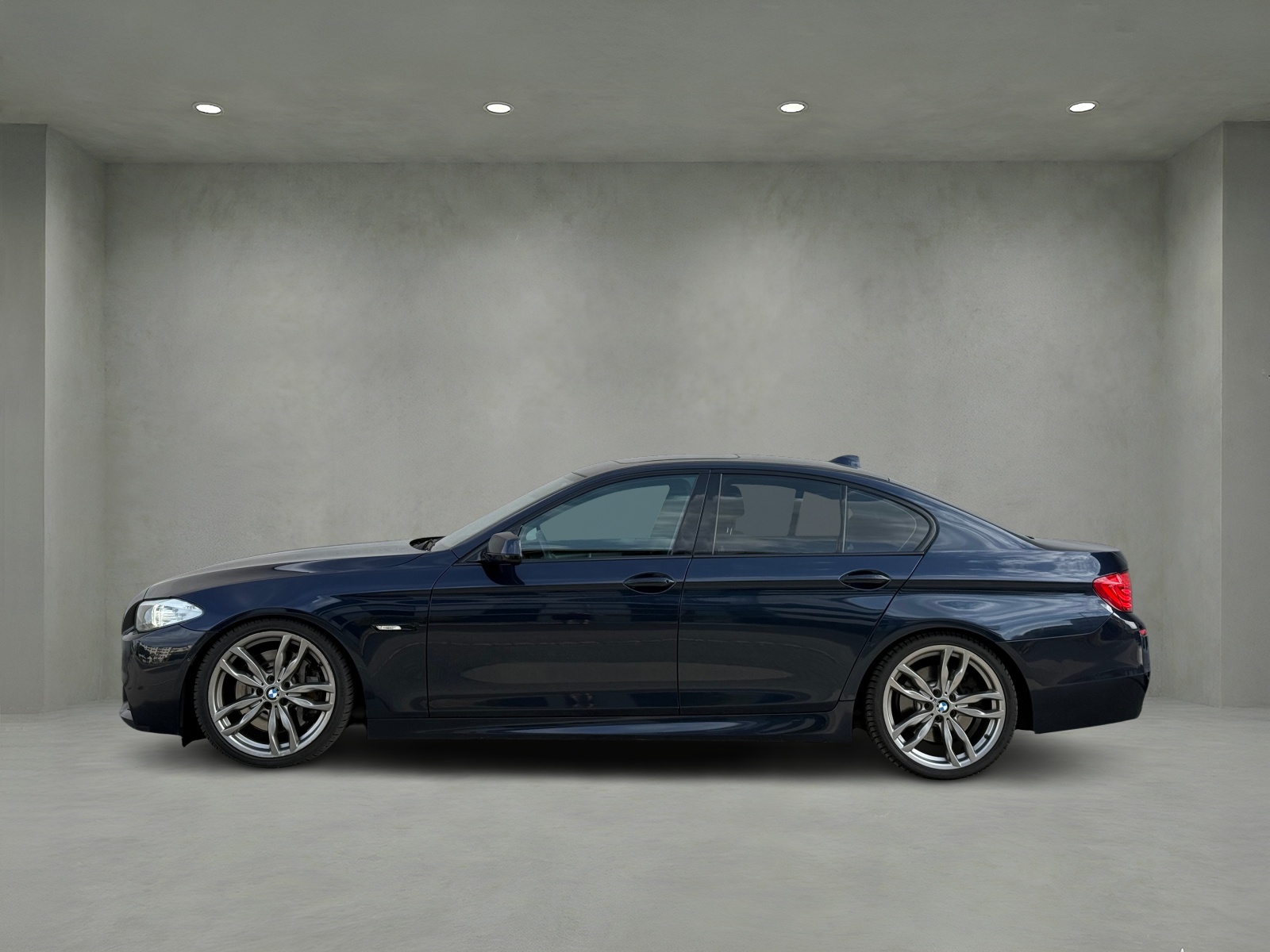 BMW 550i xDrive Steptronic-image-1