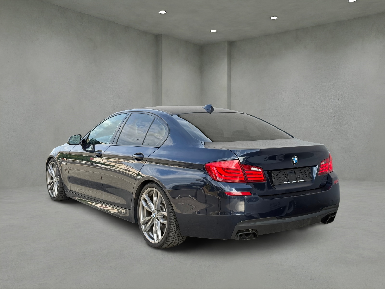 BMW 550i xDrive Steptronic-image-2