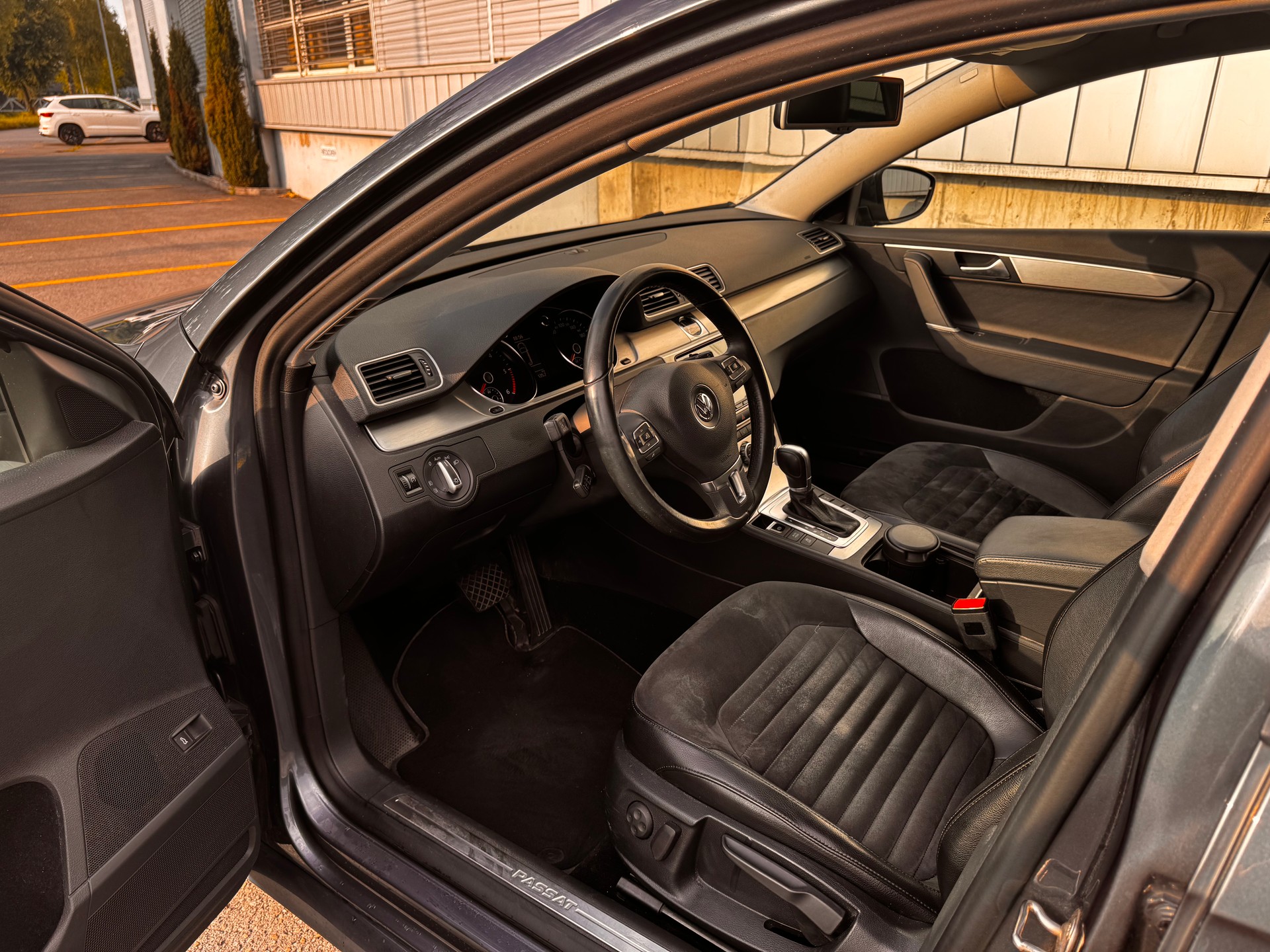 VW Passat Variant 2.0 TDI BMT Highline DSG-image-5