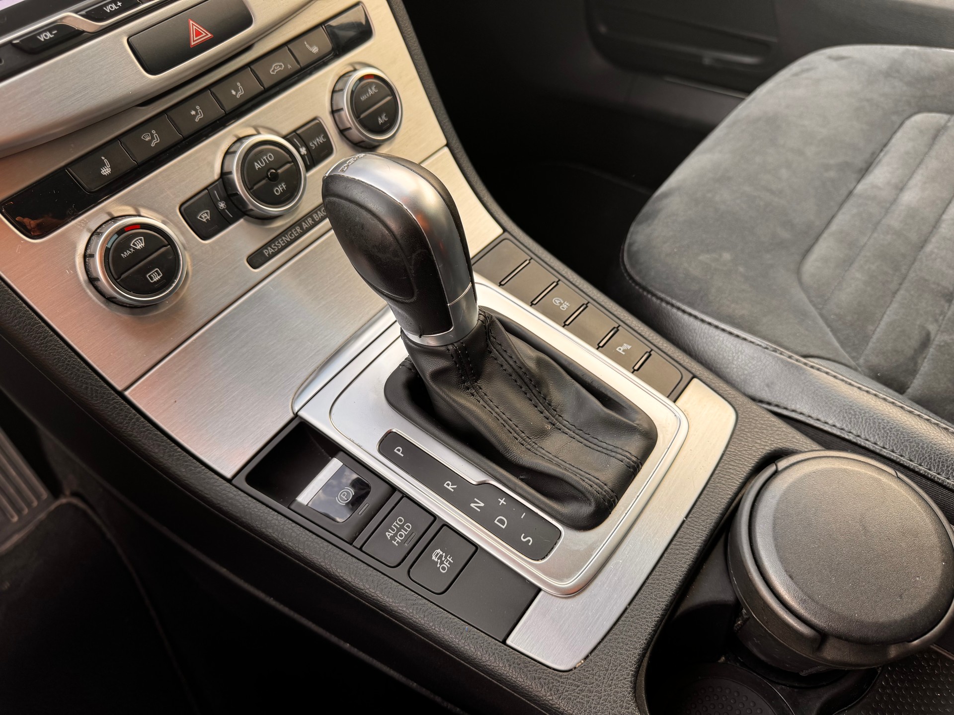 VW Passat Variant 2.0 TDI BMT Highline DSG-image-13