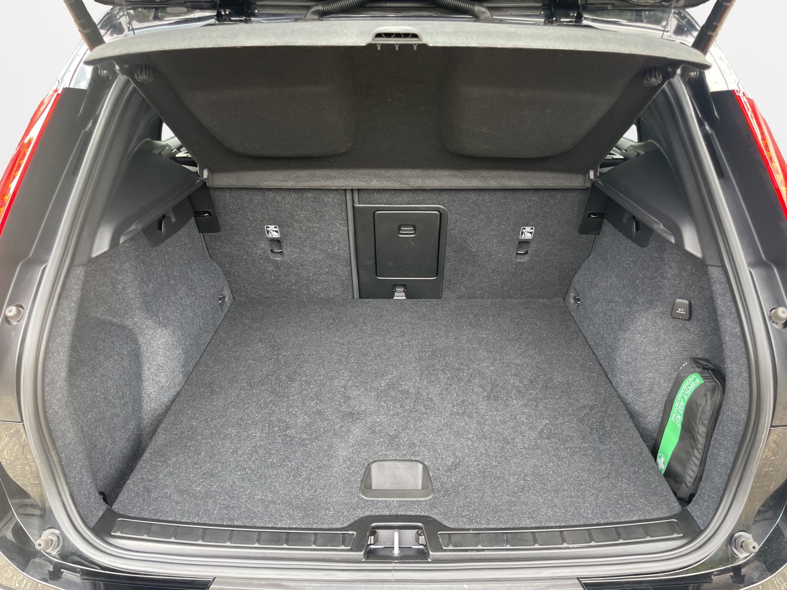 VOLVO XC40 1.5 T5 PiH Plus Dark-image-14