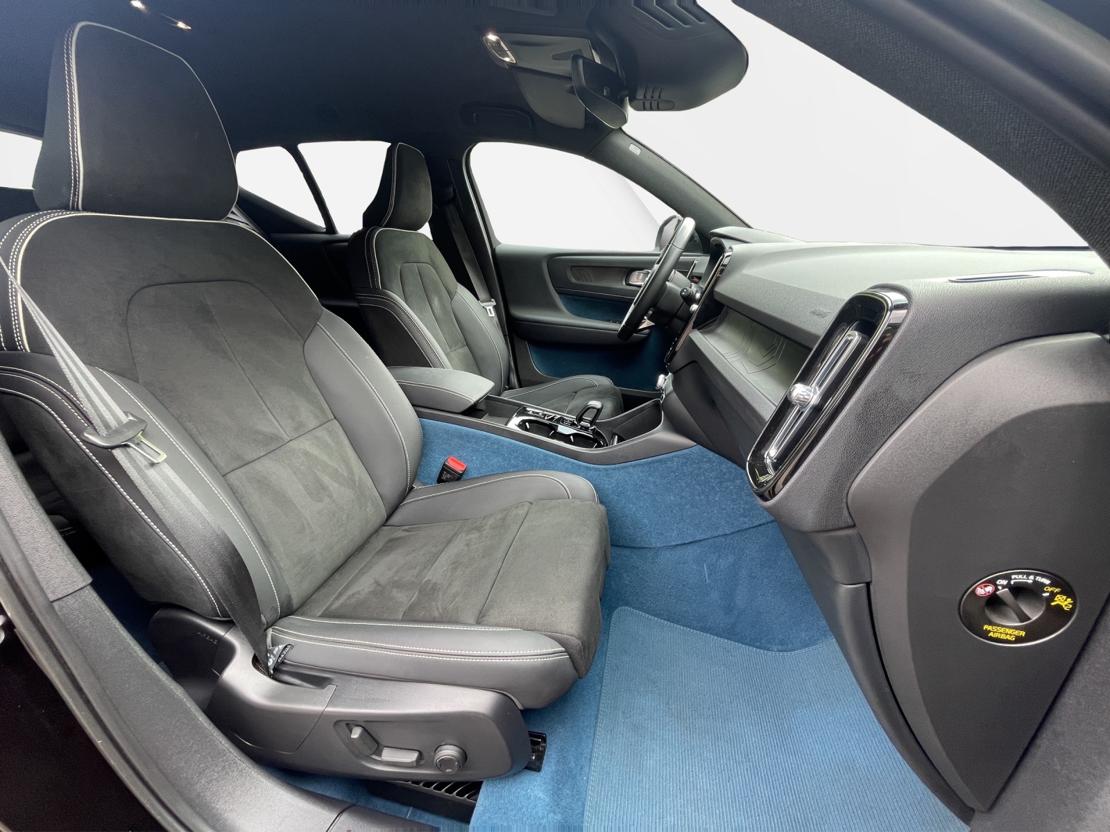VOLVO XC40 1.5 T5 PiH Plus Dark-image-17