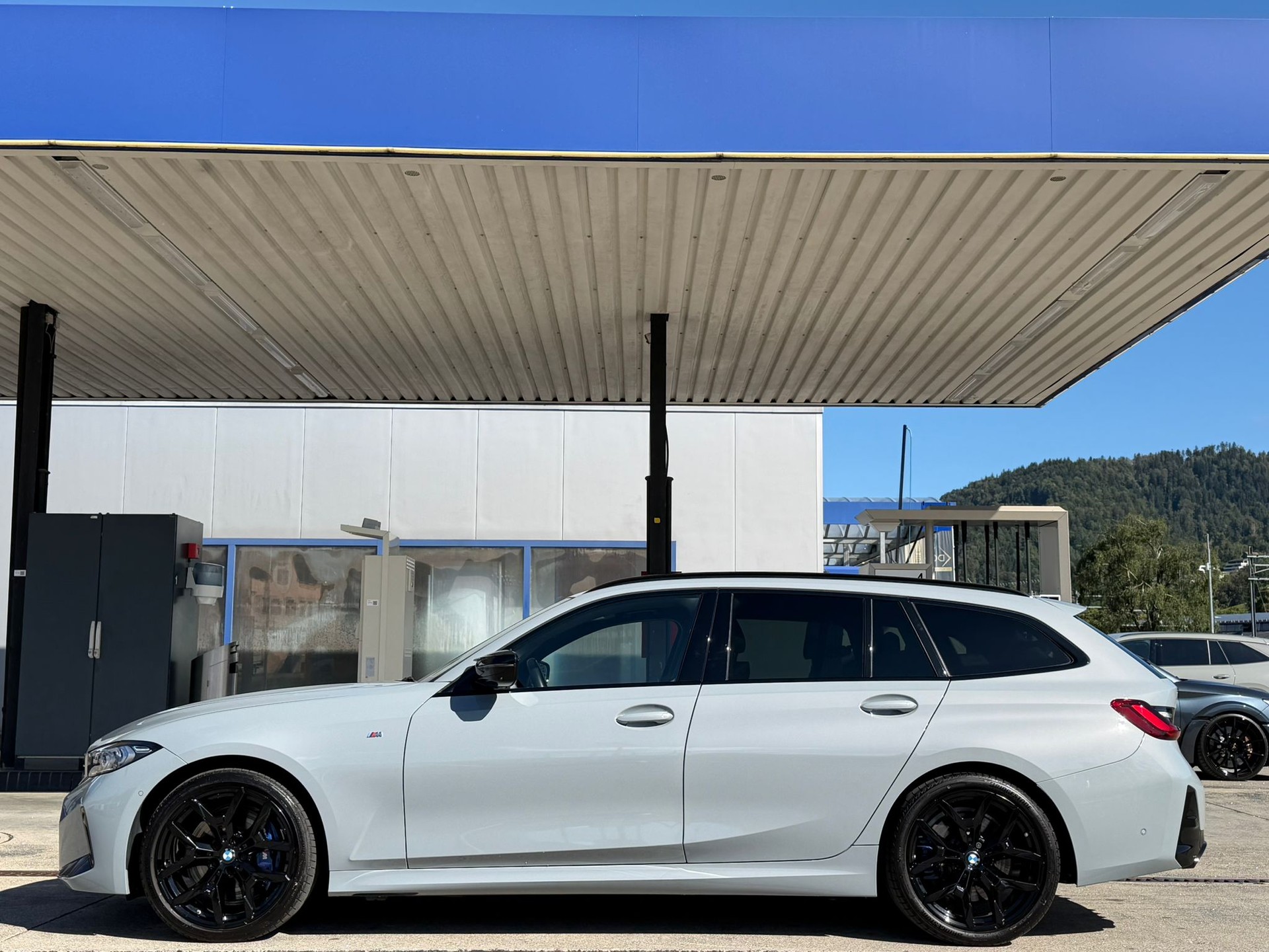 BMW M340i xDrive 48V Touring Steptronic *Vollausstattung**Ledersitze**Anhängerkupplung**Panorama**Driving Assist. Pro**Standheizung*-image-4
