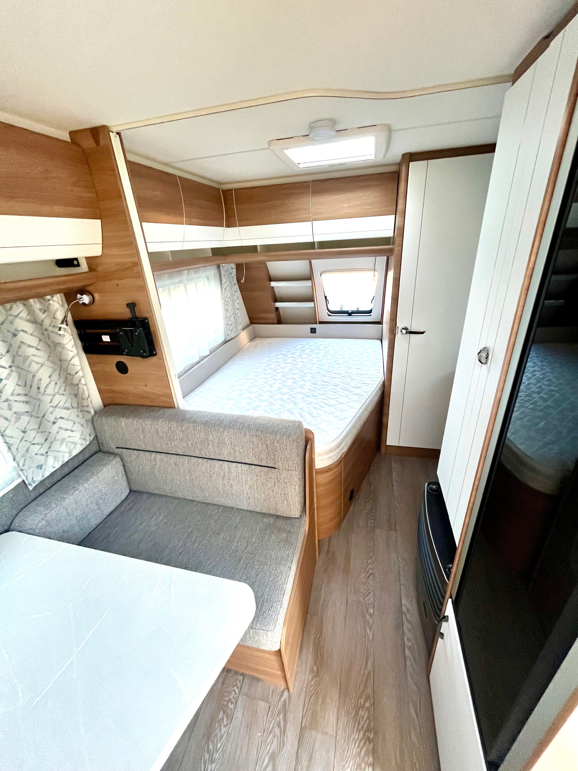 HOBBY De Luxe 400 SFE ***Neuwertig***-image-4