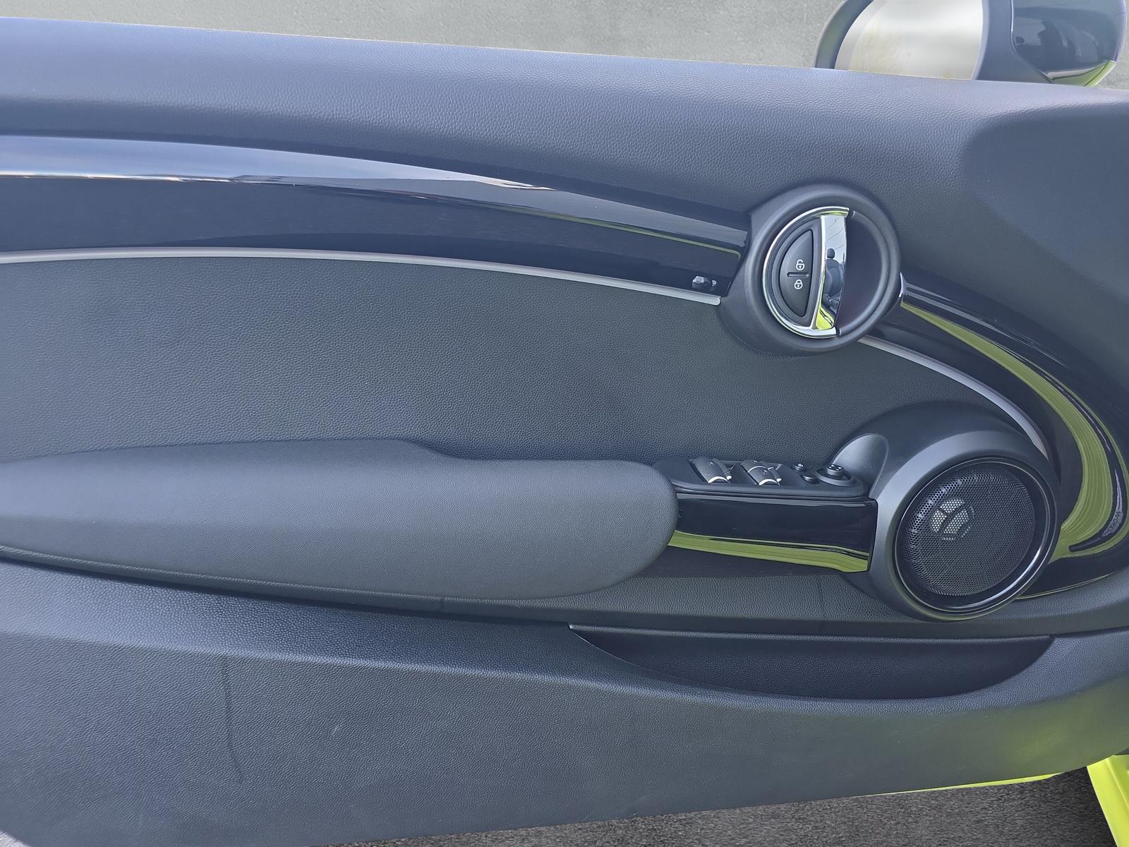 MINI Cabrio John Cooper Works F57 2.0i (CH)-image-21