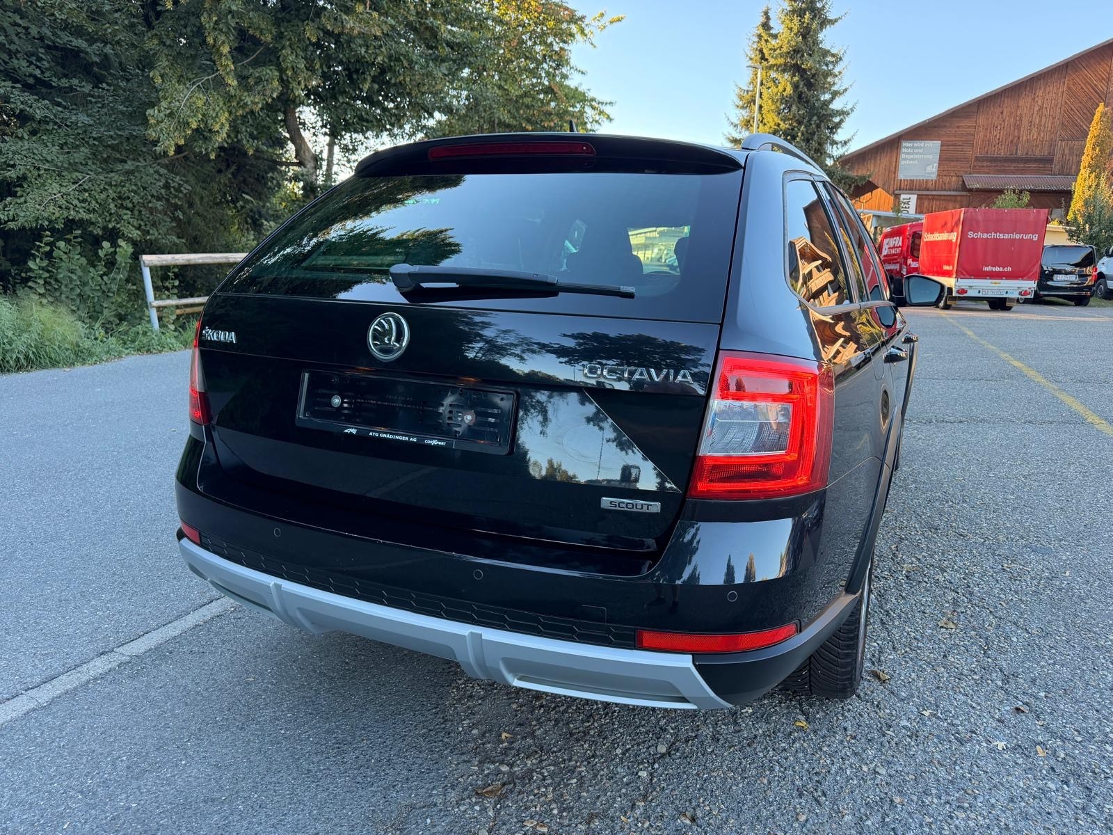 SKODA Octavia Combi 2.0 TDI Scout 4x4 DSG-image-2