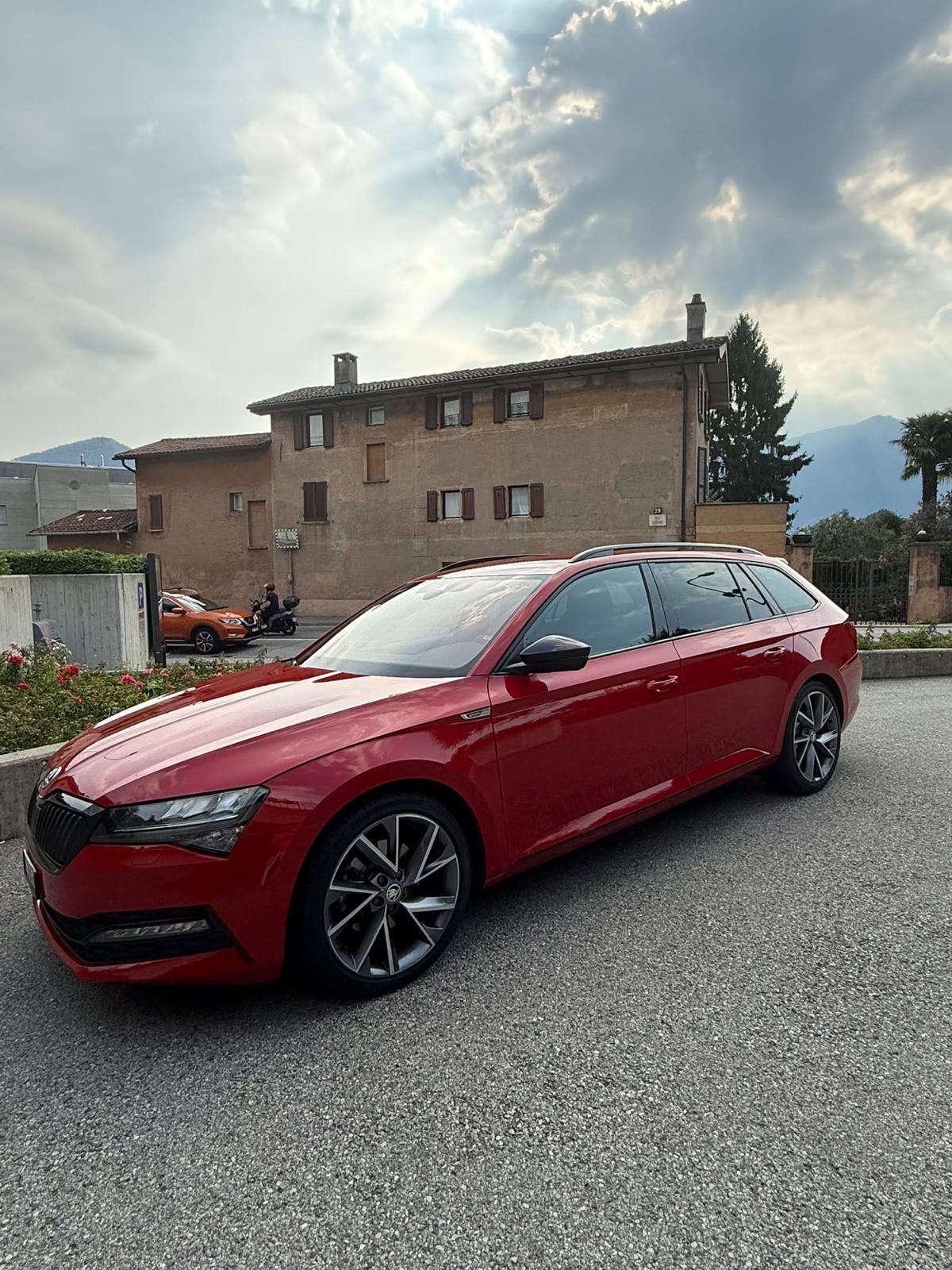 SKODA 2.0 TDI 200 SportLine Light 4x4 DSG-image-0