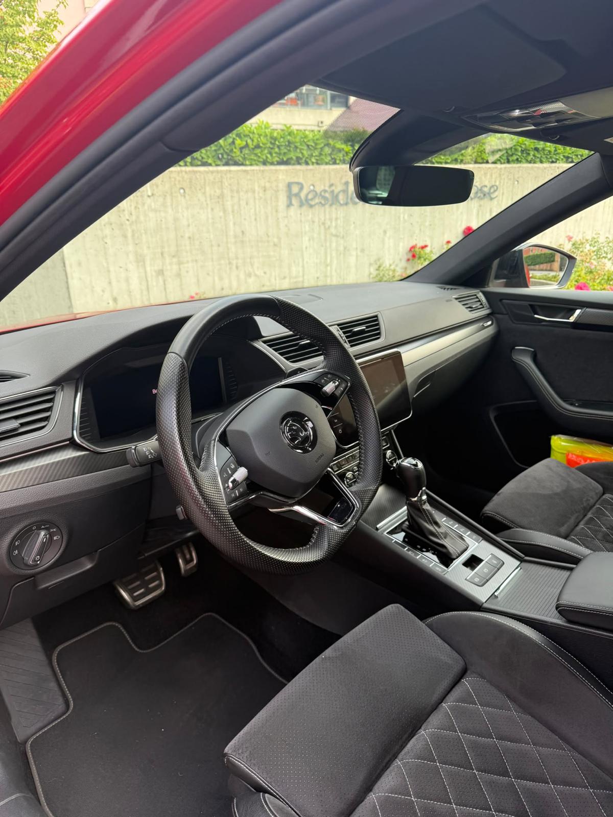 SKODA 2.0 TDI 200 SportLine Light 4x4 DSG-image-4