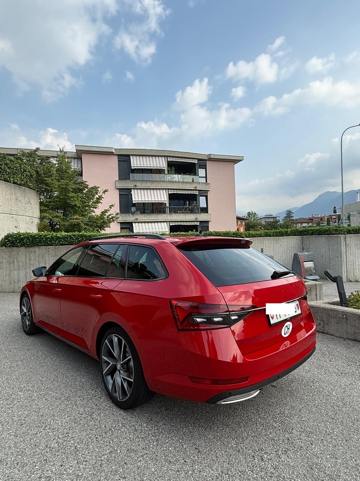 SKODA 2.0 TDI 200 SportLine Light 4x4 DSG-image-1