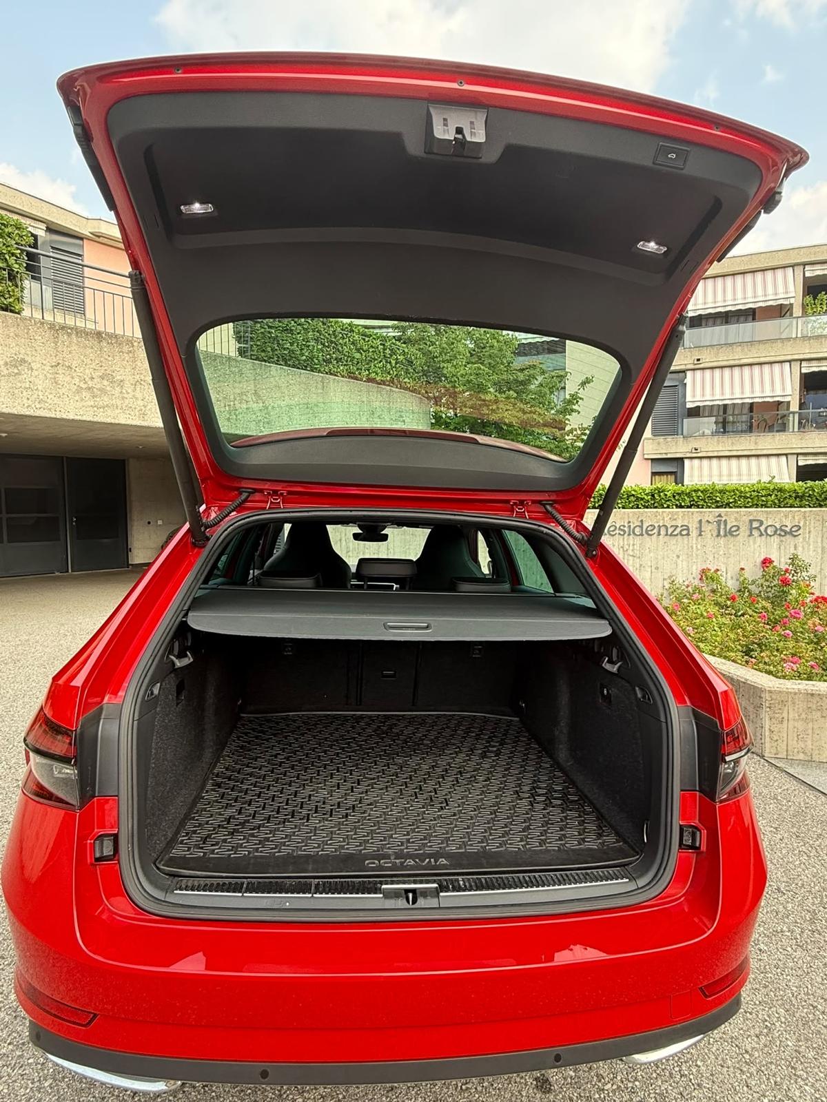 SKODA 2.0 TDI 200 SportLine Light 4x4 DSG-image-2