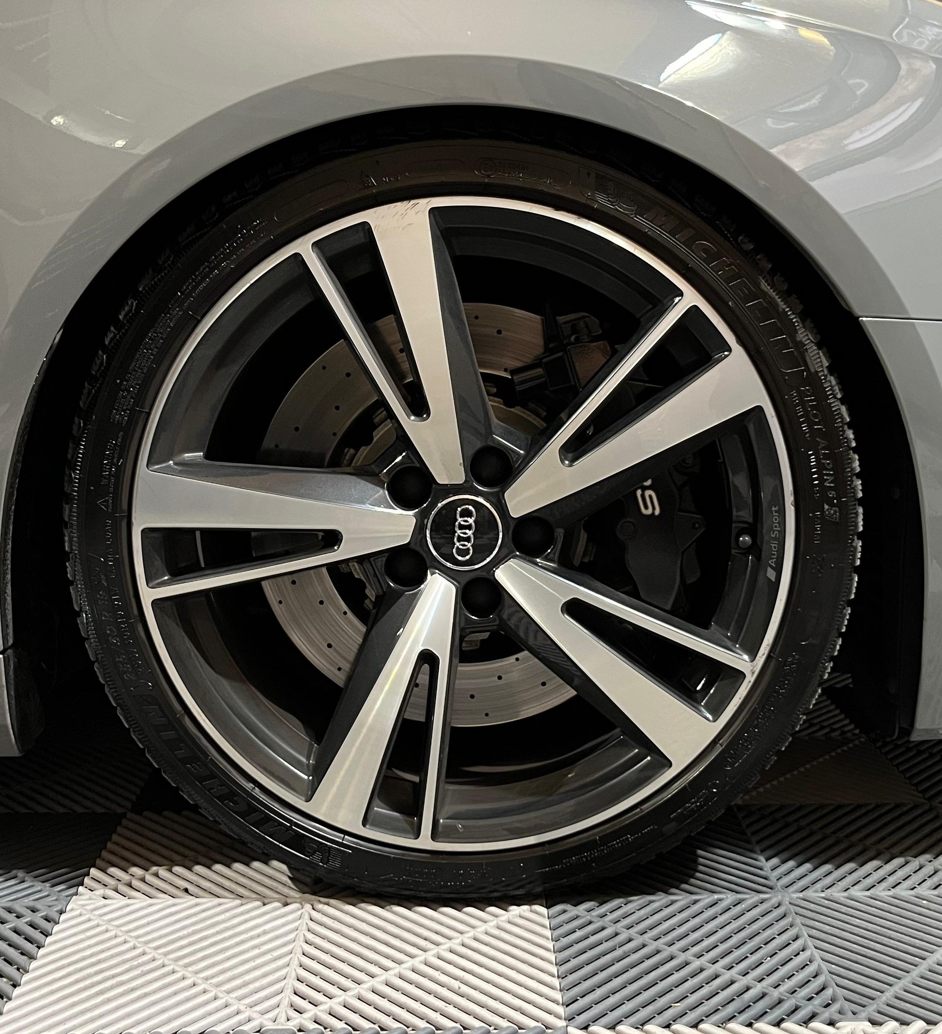 AUDI RS3 Sportback 2.5 TSI quattro S-tronic-image-4