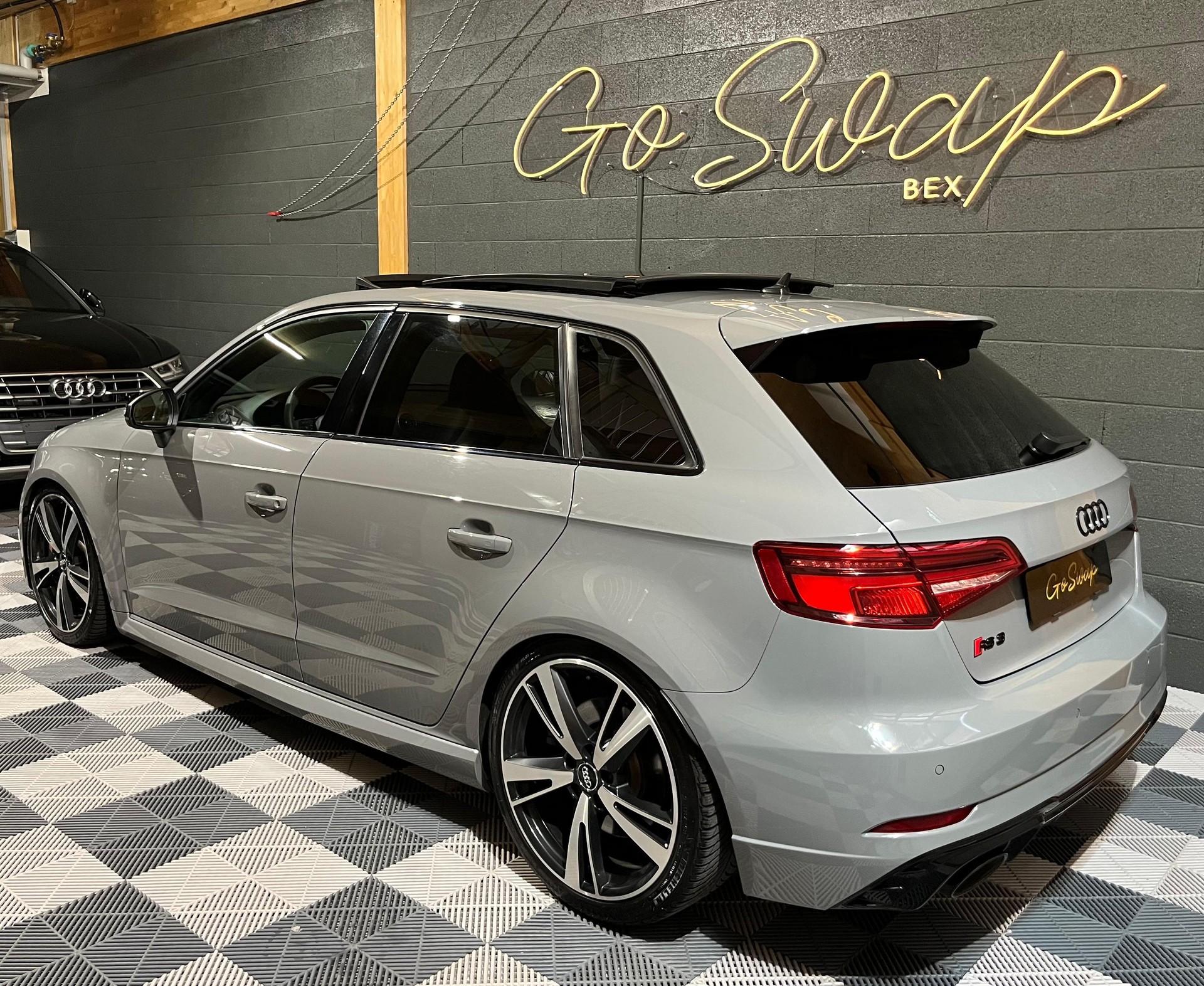 AUDI RS3 Sportback 2.5 TSI quattro S-tronic-image-9