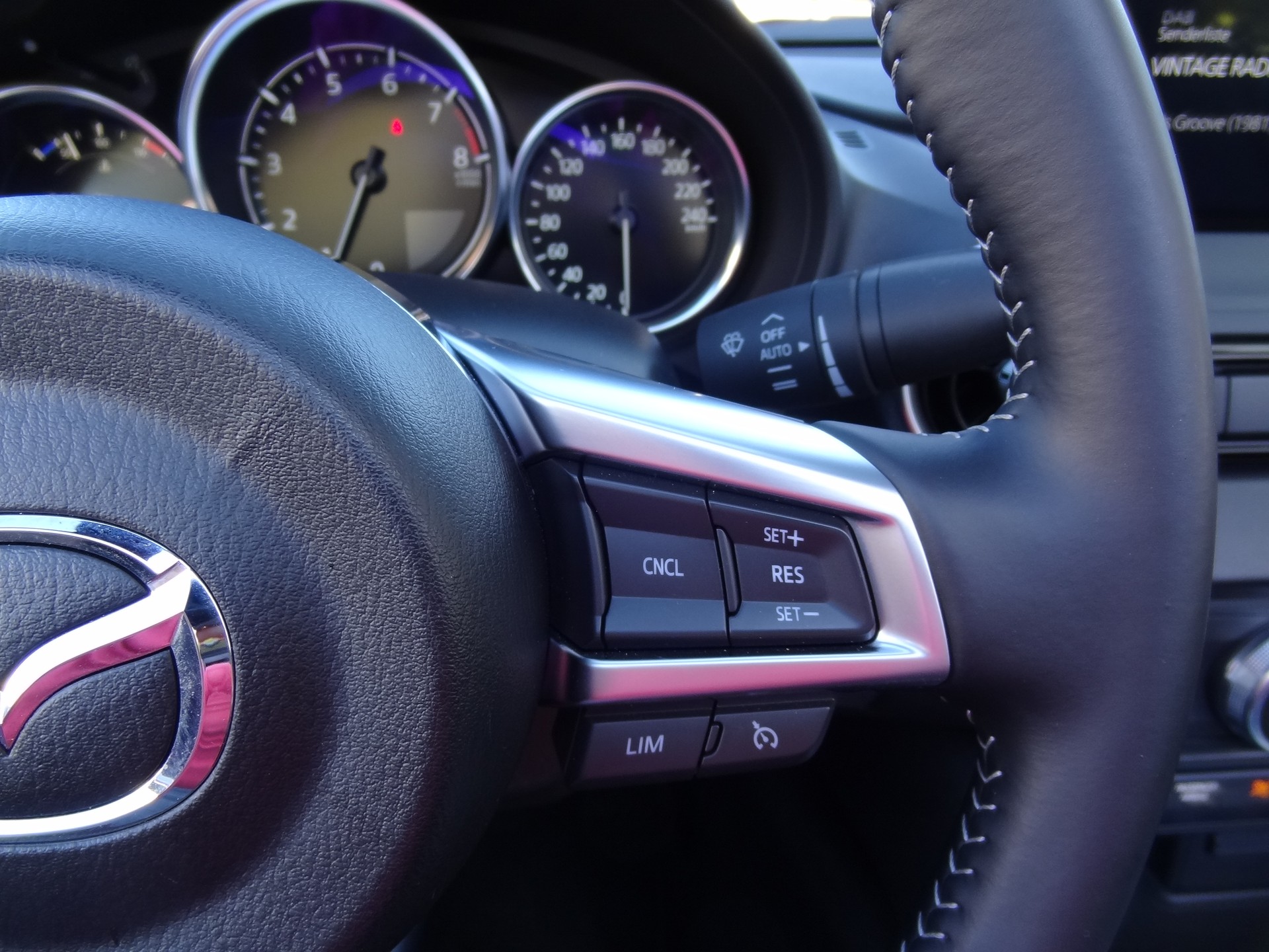MAZDA MX-5 Skyactiv-G 132 Exclusive-line-image-20