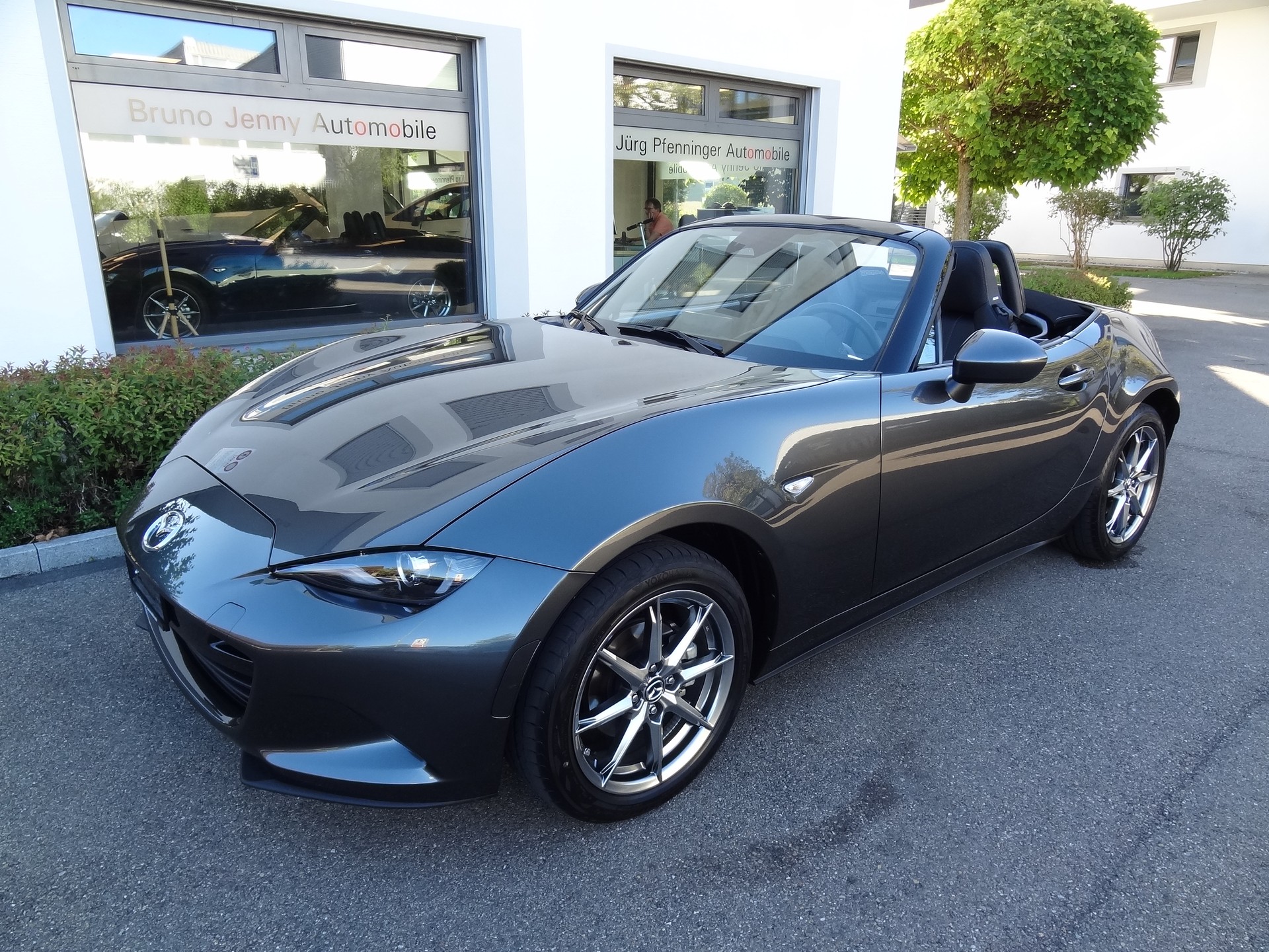 MAZDA MX-5 Skyactiv-G 132 Exclusive-line-image-0