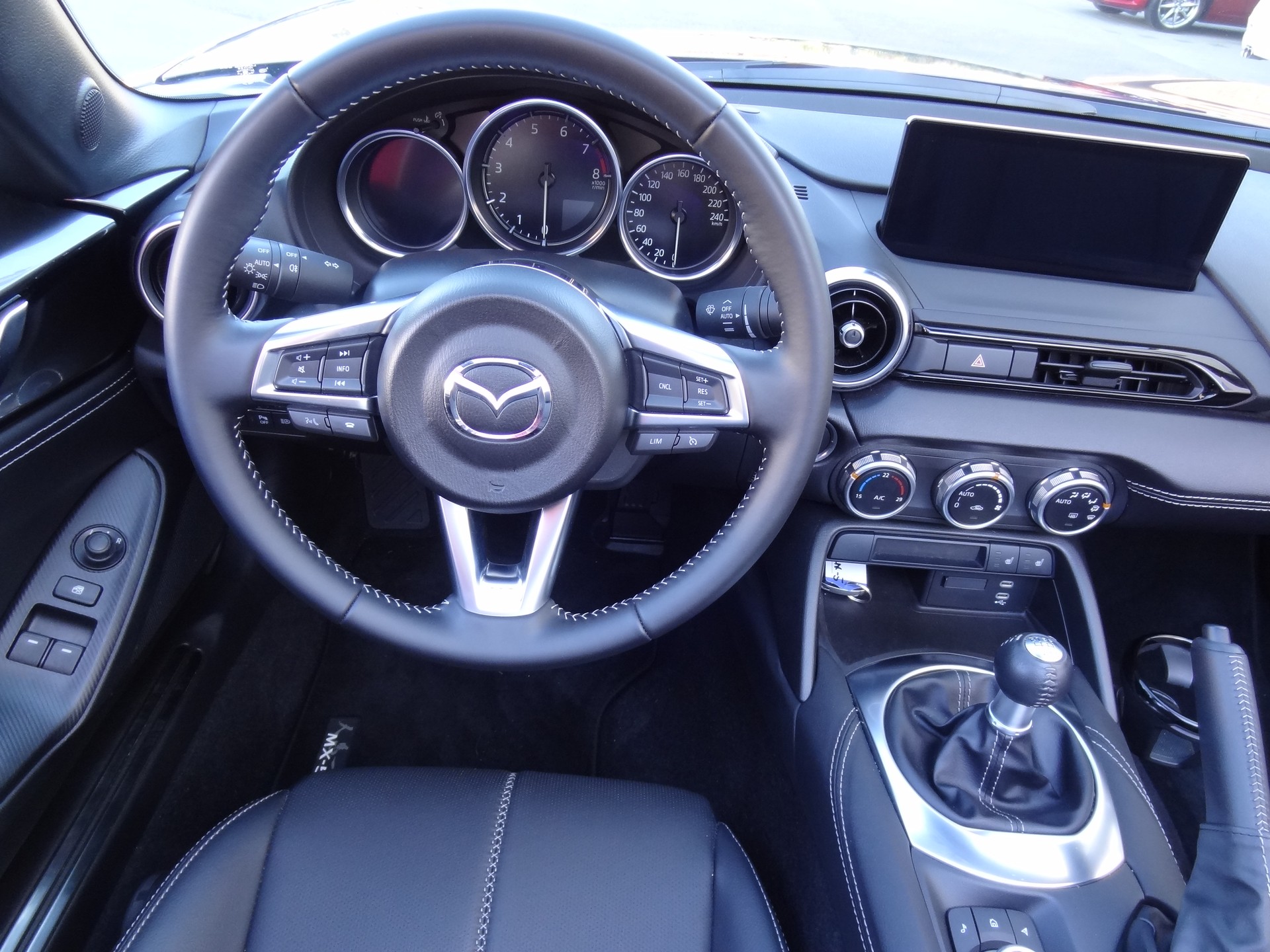 MAZDA MX-5 Skyactiv-G 132 Exclusive-line-image-12