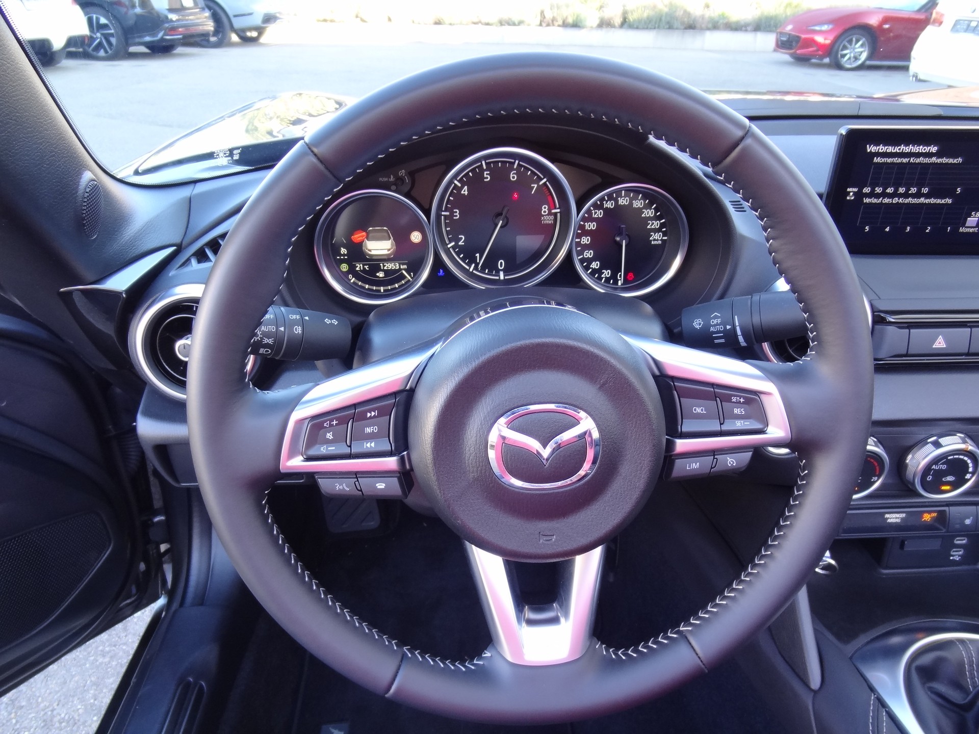 MAZDA MX-5 Skyactiv-G 132 Exclusive-line-image-13