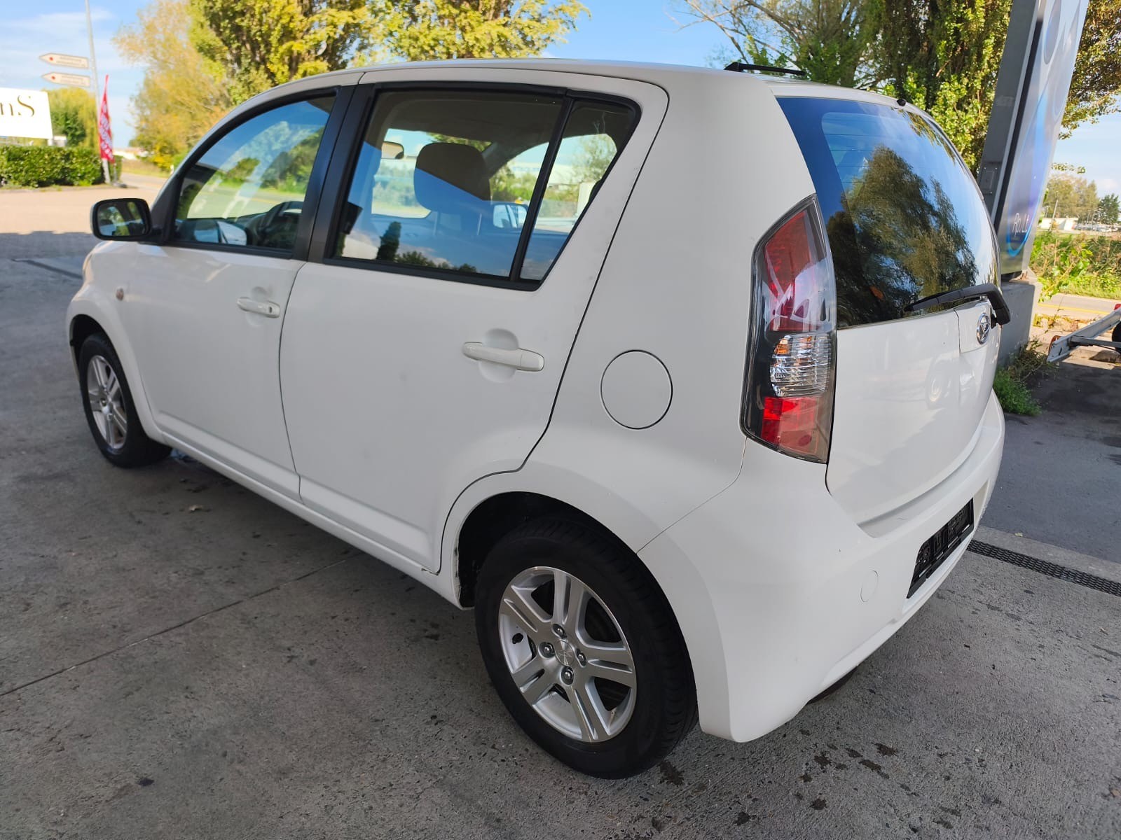 DAIHATSU Sirion 1.3 eco-4WD-image-2