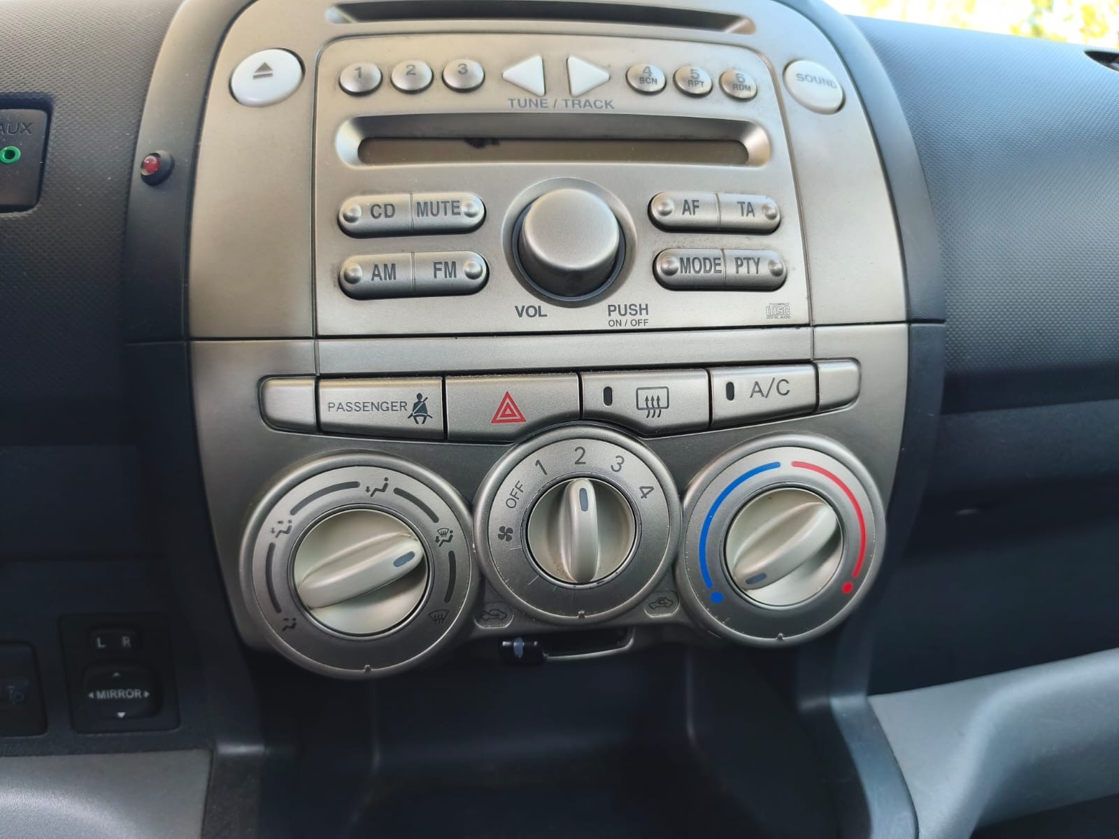DAIHATSU Sirion 1.3 eco-4WD-image-16
