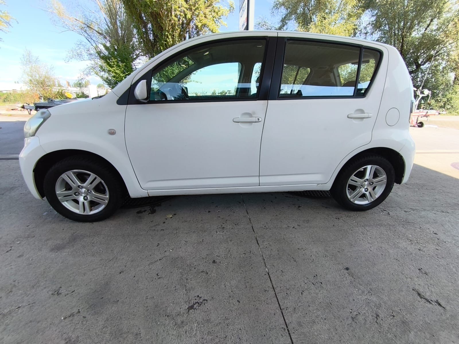 DAIHATSU Sirion 1.3 eco-4WD-image-6