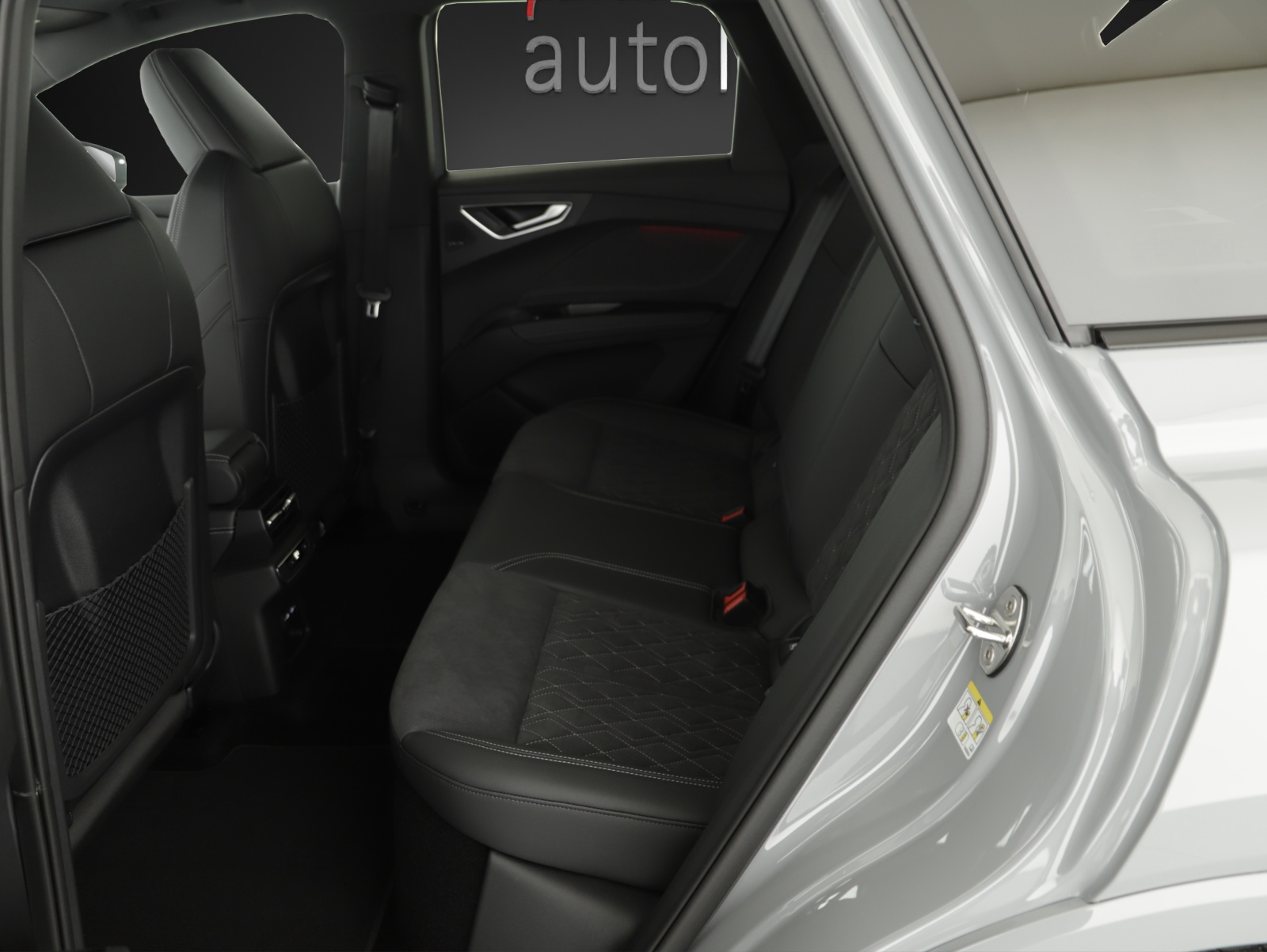 AUDI Q4 e-tron SUV quattro performance-image-9