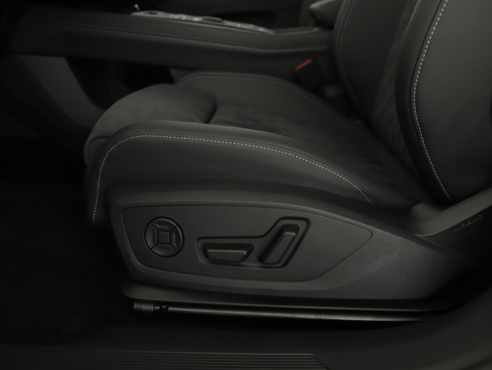 AUDI Q4 e-tron SUV quattro performance-image-13