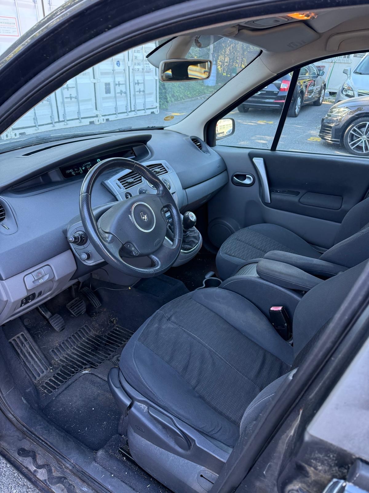 RENAULT Grand Scénic 2.0 16V Dynamique-image-7