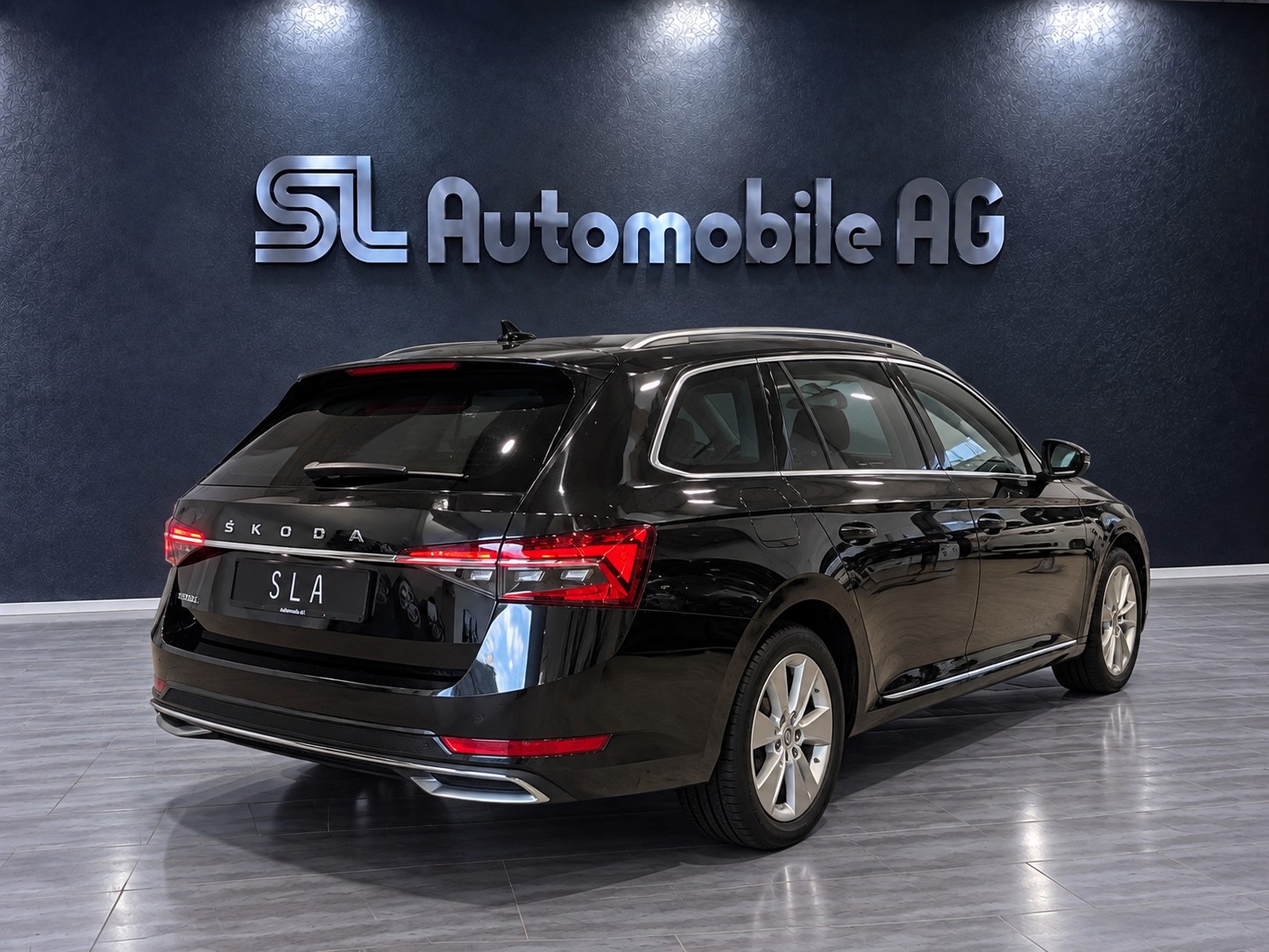 SKODA Superb Combi 2.0 TSI L&K DSG-image-1