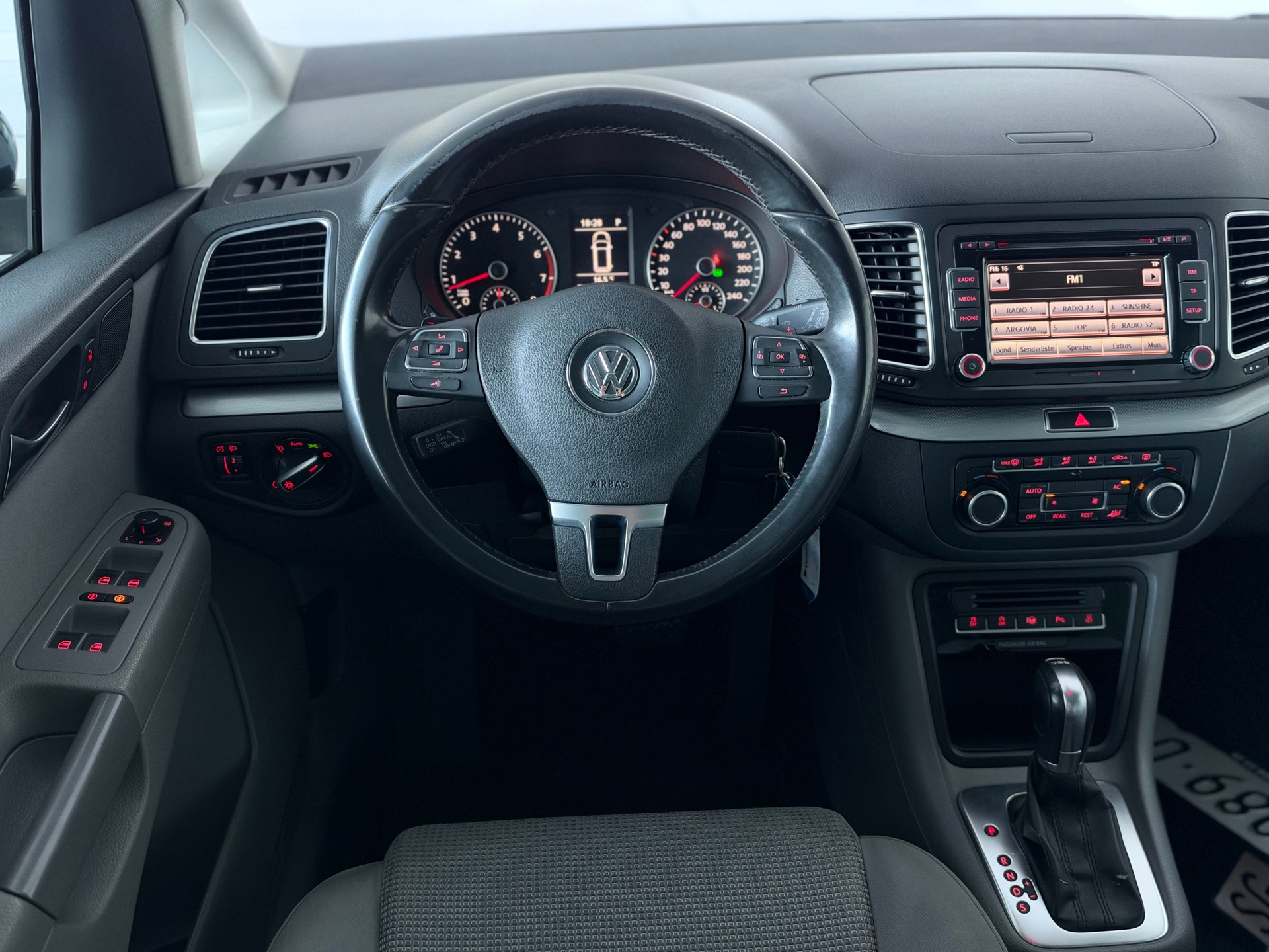 VW Sharan 1.4 TSI BlueMotion Technology Highline DSG-image-10