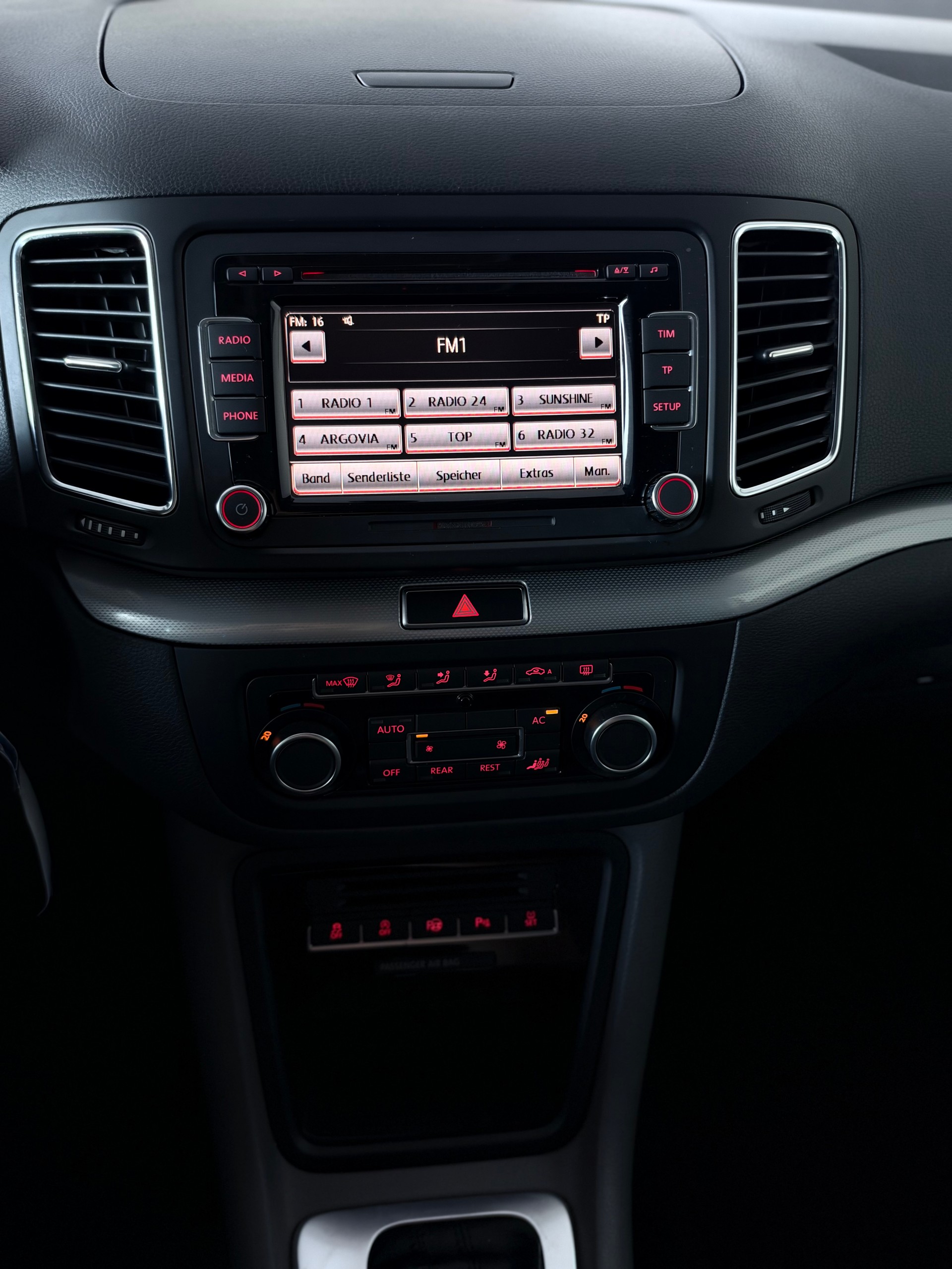 VW Sharan 1.4 TSI BlueMotion Technology Highline DSG-image-14