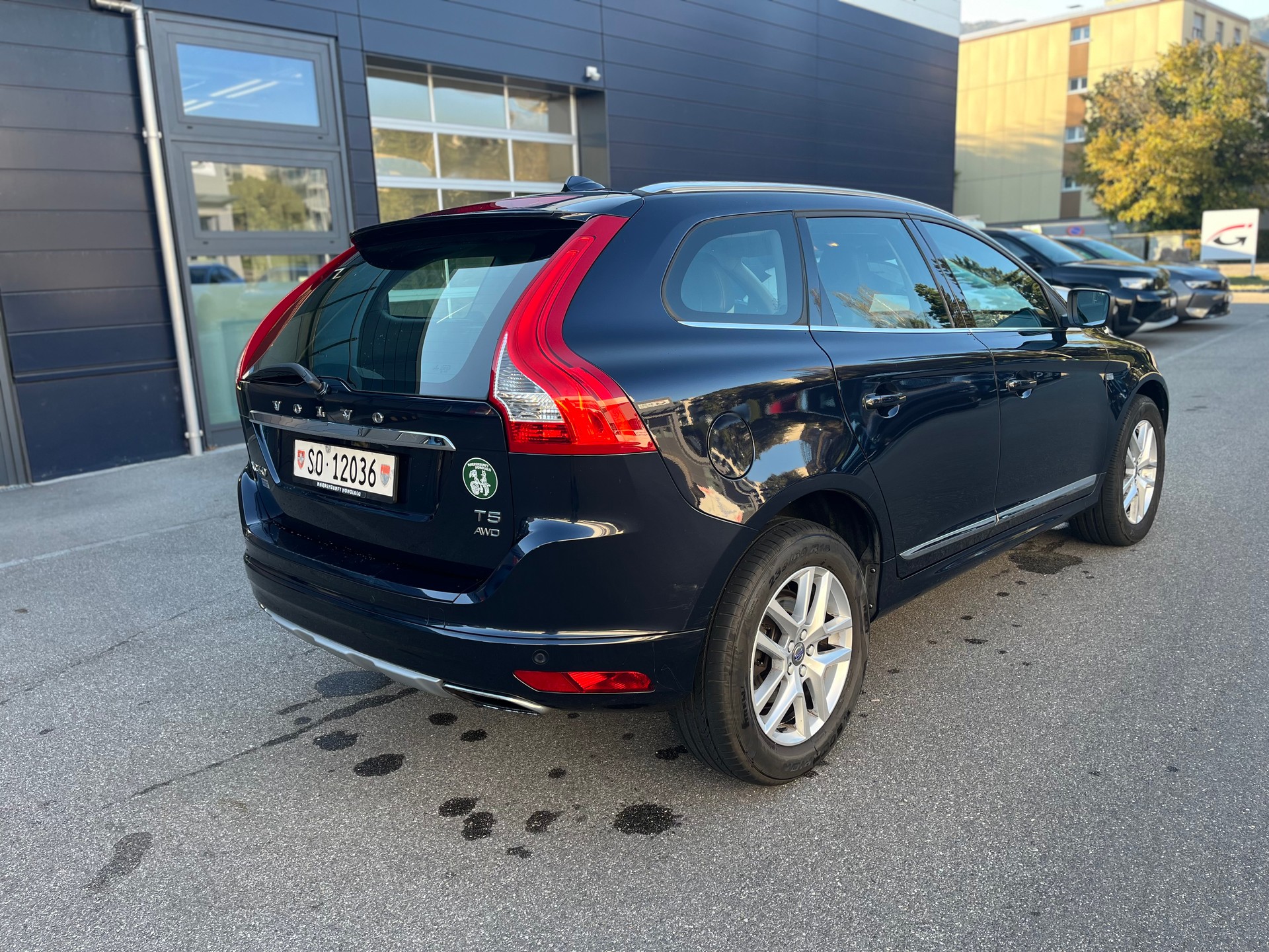 VOLVO XC60-image-1