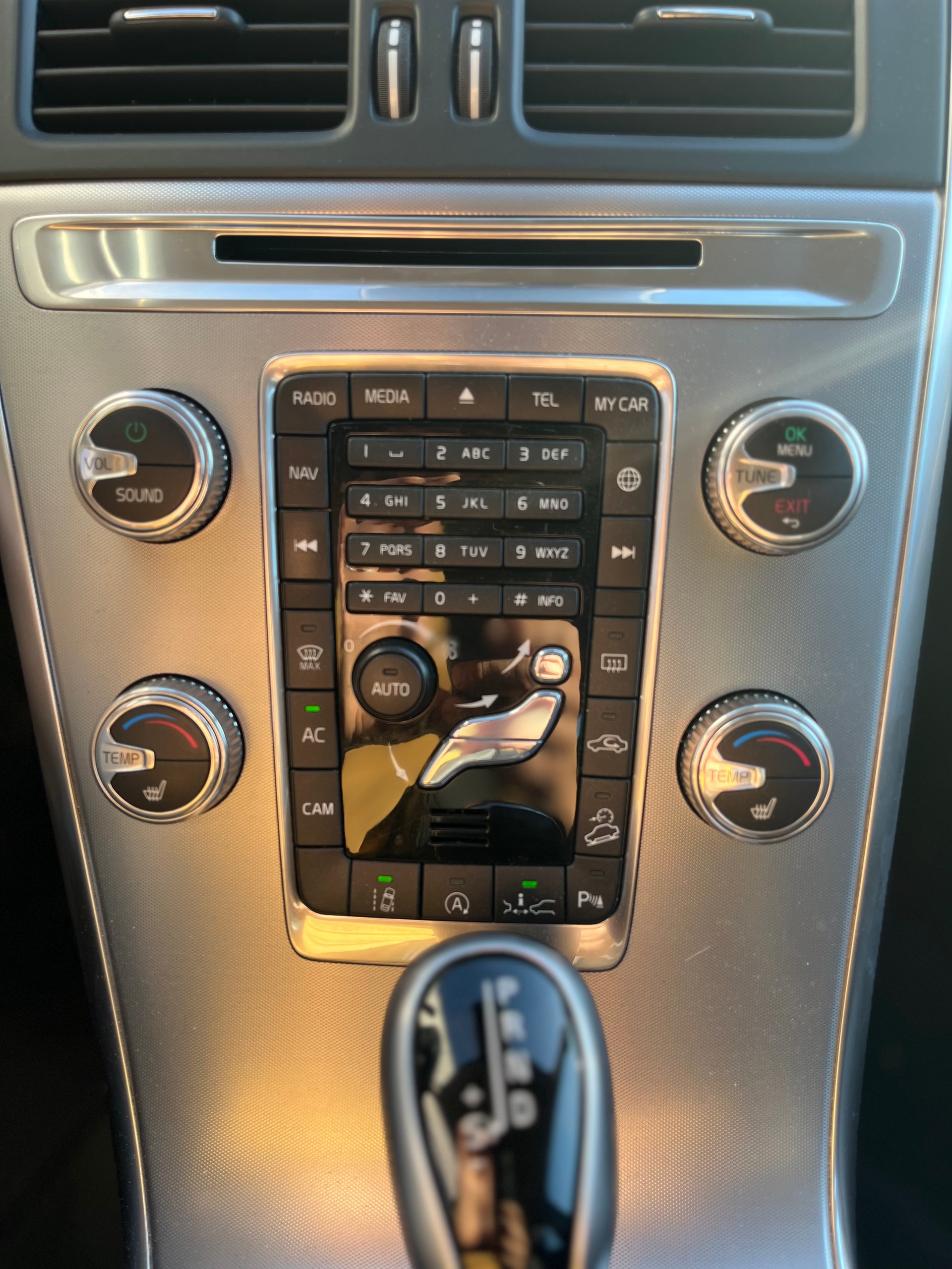 VOLVO XC60-image-5